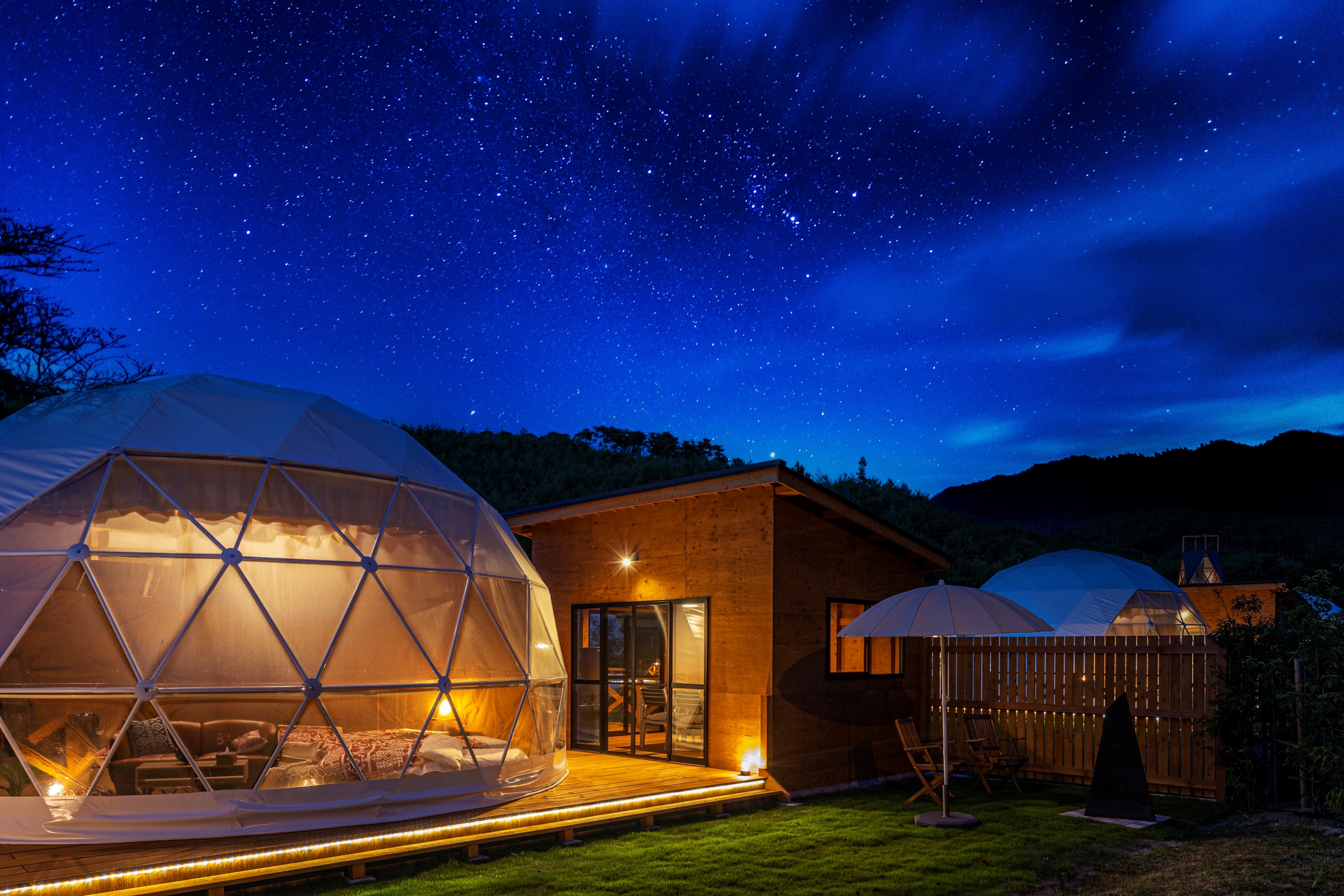 Dome tent exterior