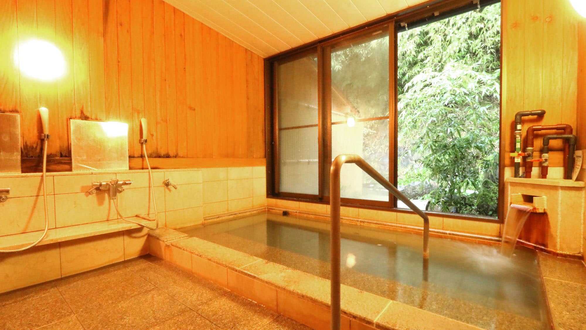 <Kamar mandi keluarga>