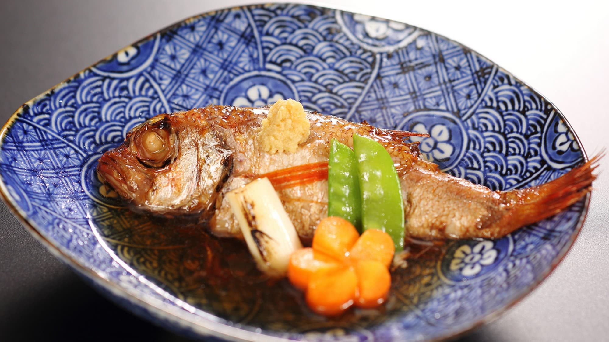 [Boiled Nodoguro (image)] A high-class fish called "white meat toro" that is said to be delicious throughout the year.