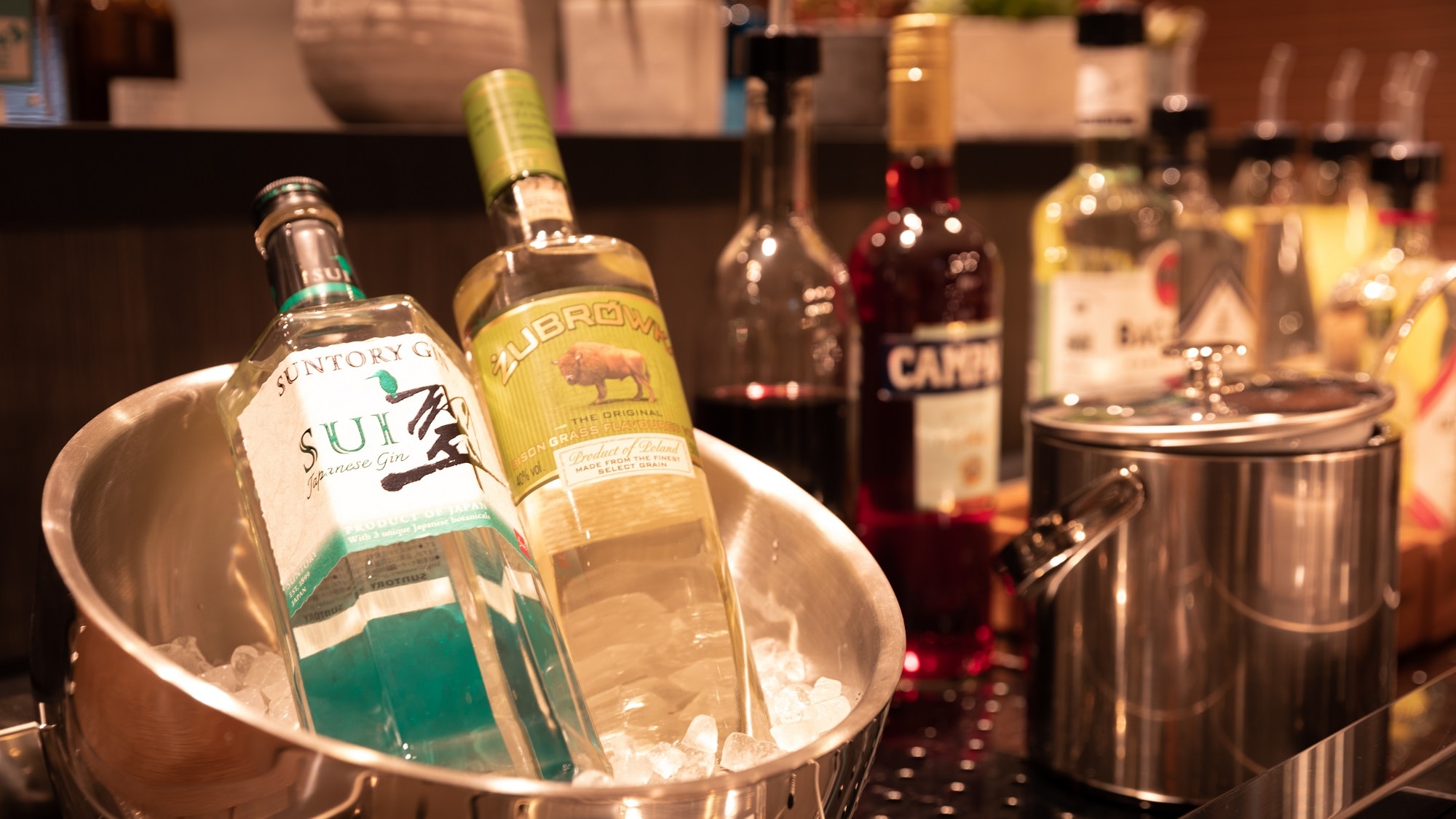 A welcome bar is available from 6pm to 9pm.