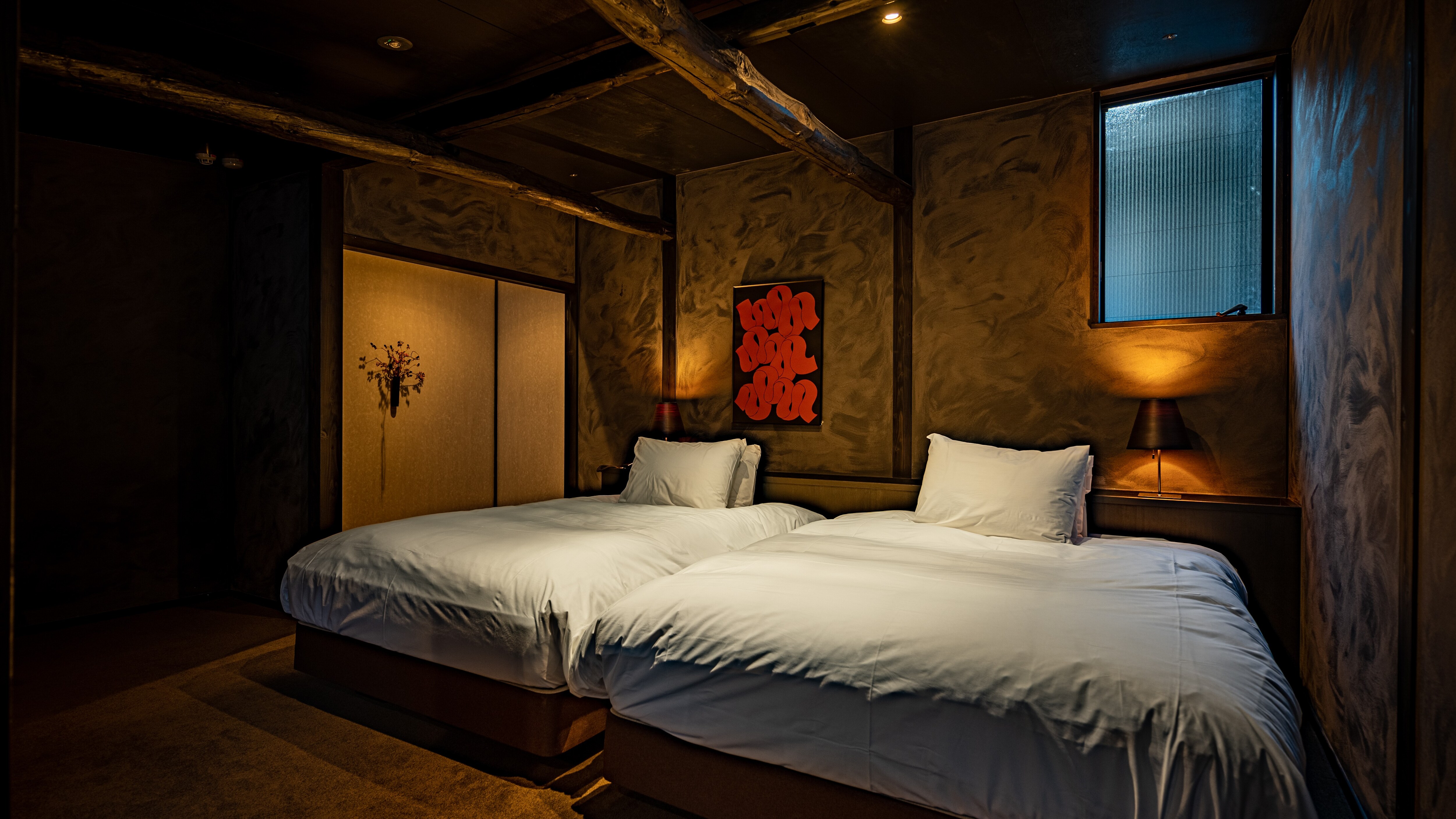 [Ueharaya] Hyakuju / A space of ancient and modern times where you can feel the rhythm of beams / With a semi-open-air bath