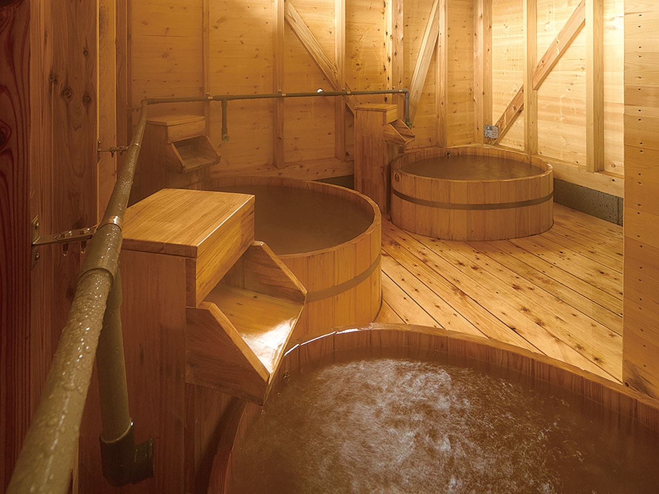 Open-air bath for women: cypress bath
