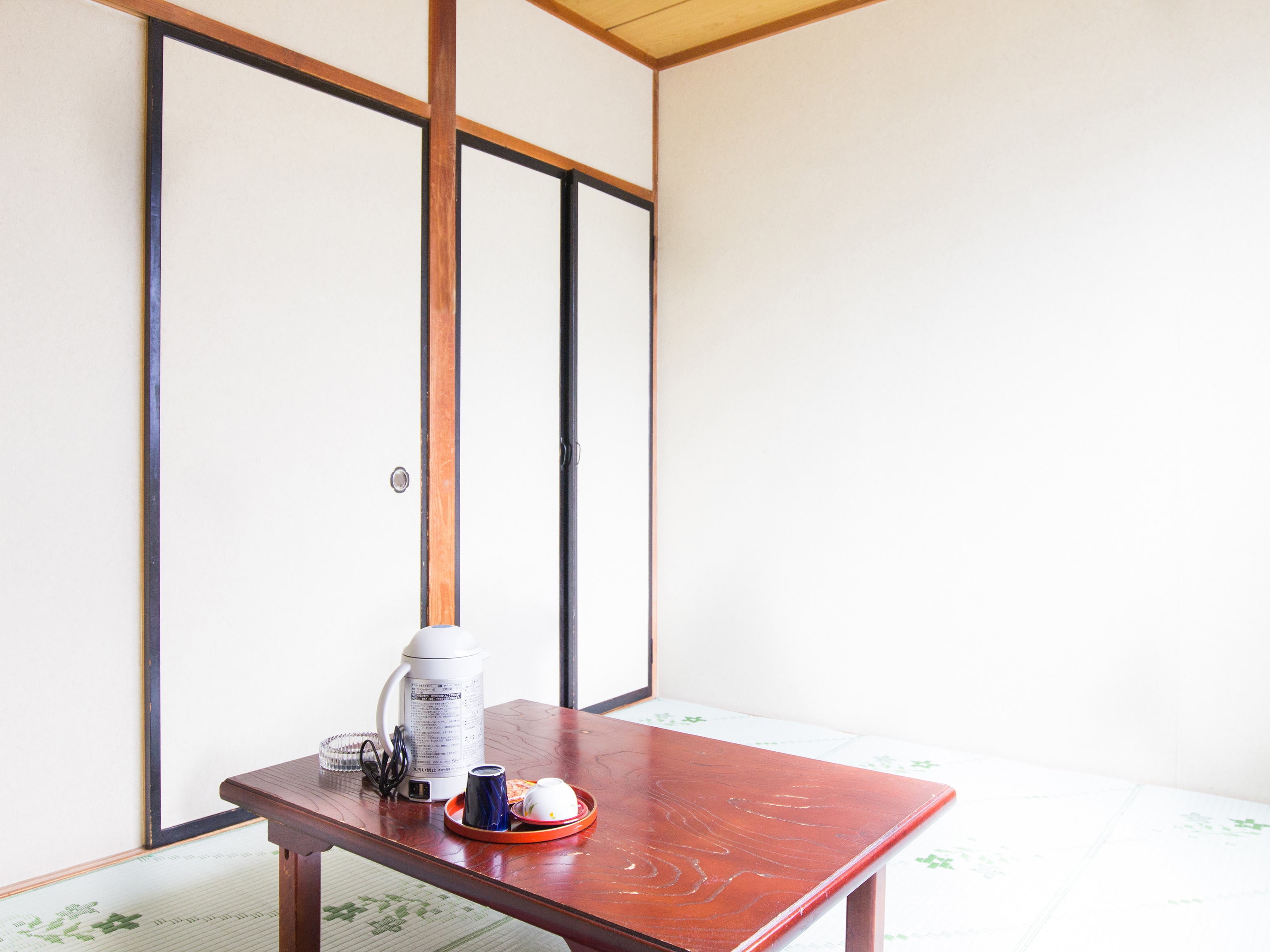 [Smoking] Japanese-style room (6 tatami mats)