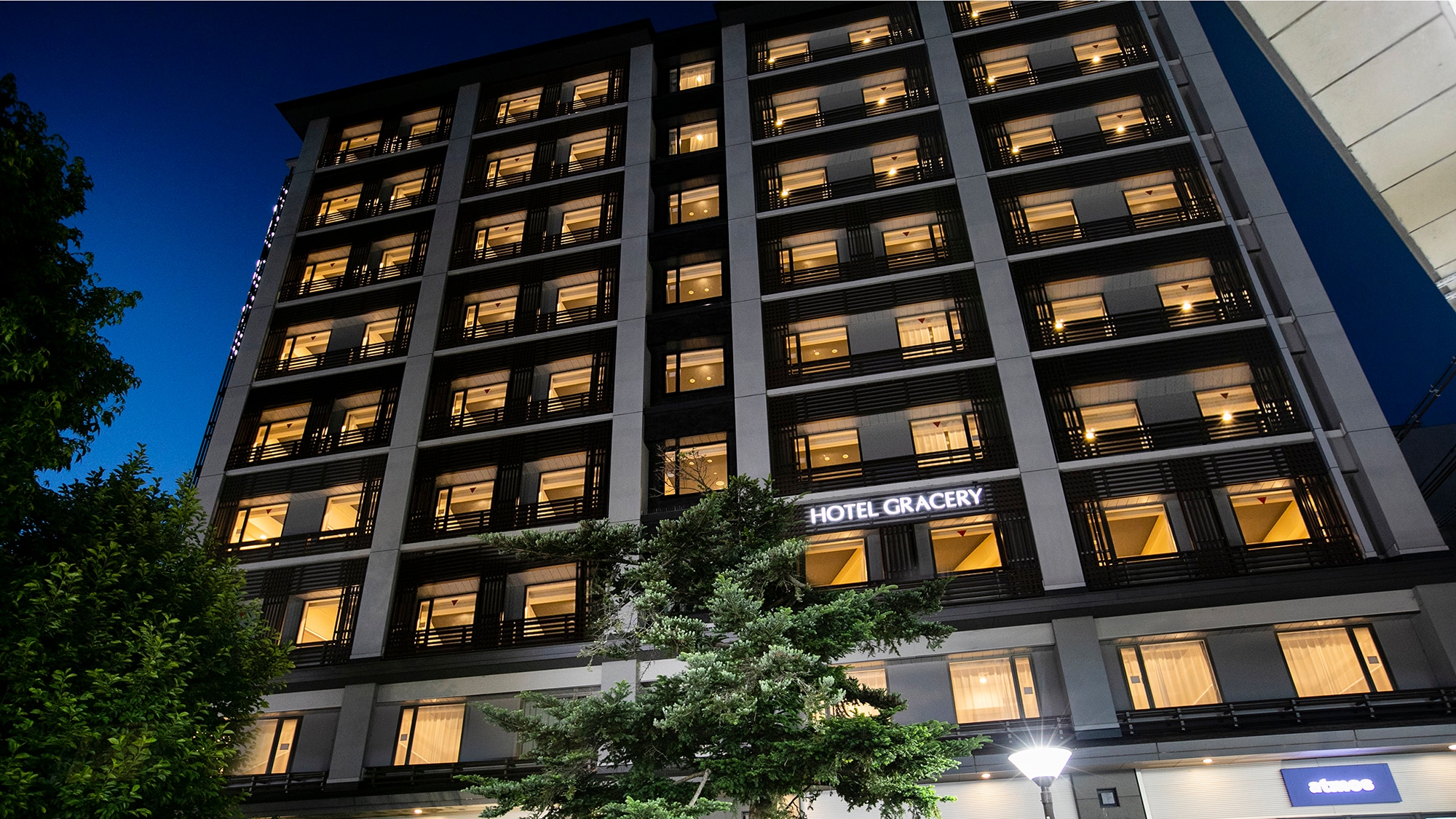 There is a convenience store on the 1st floor of the North Building, which is a convenient location where you can enjoy shopping and sightseeing immediately.