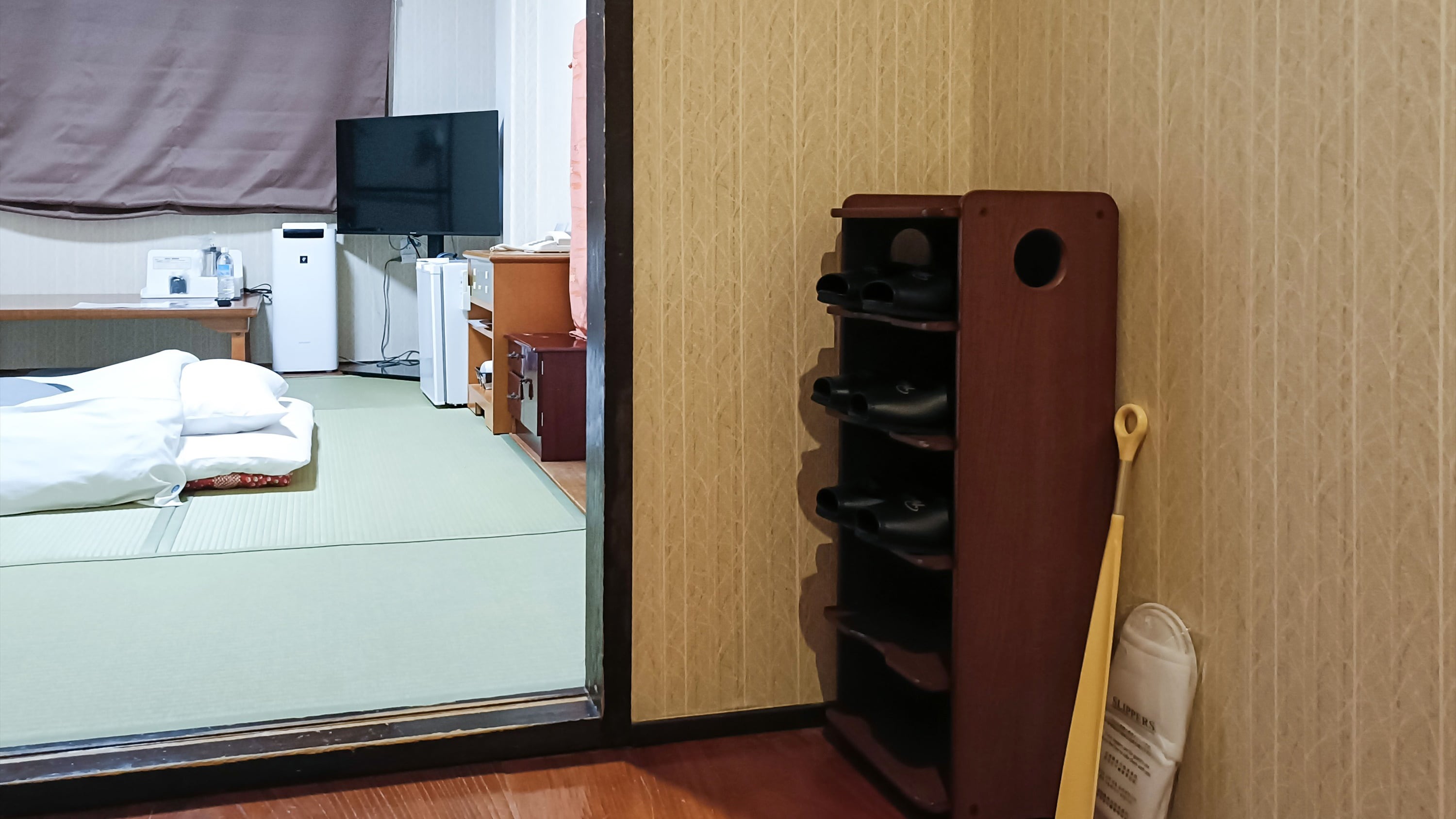 [Japanese-style room, 6 tatami mats] Can accommodate up to 3 people. As it is a tatami room, you can stretch your legs and relax.