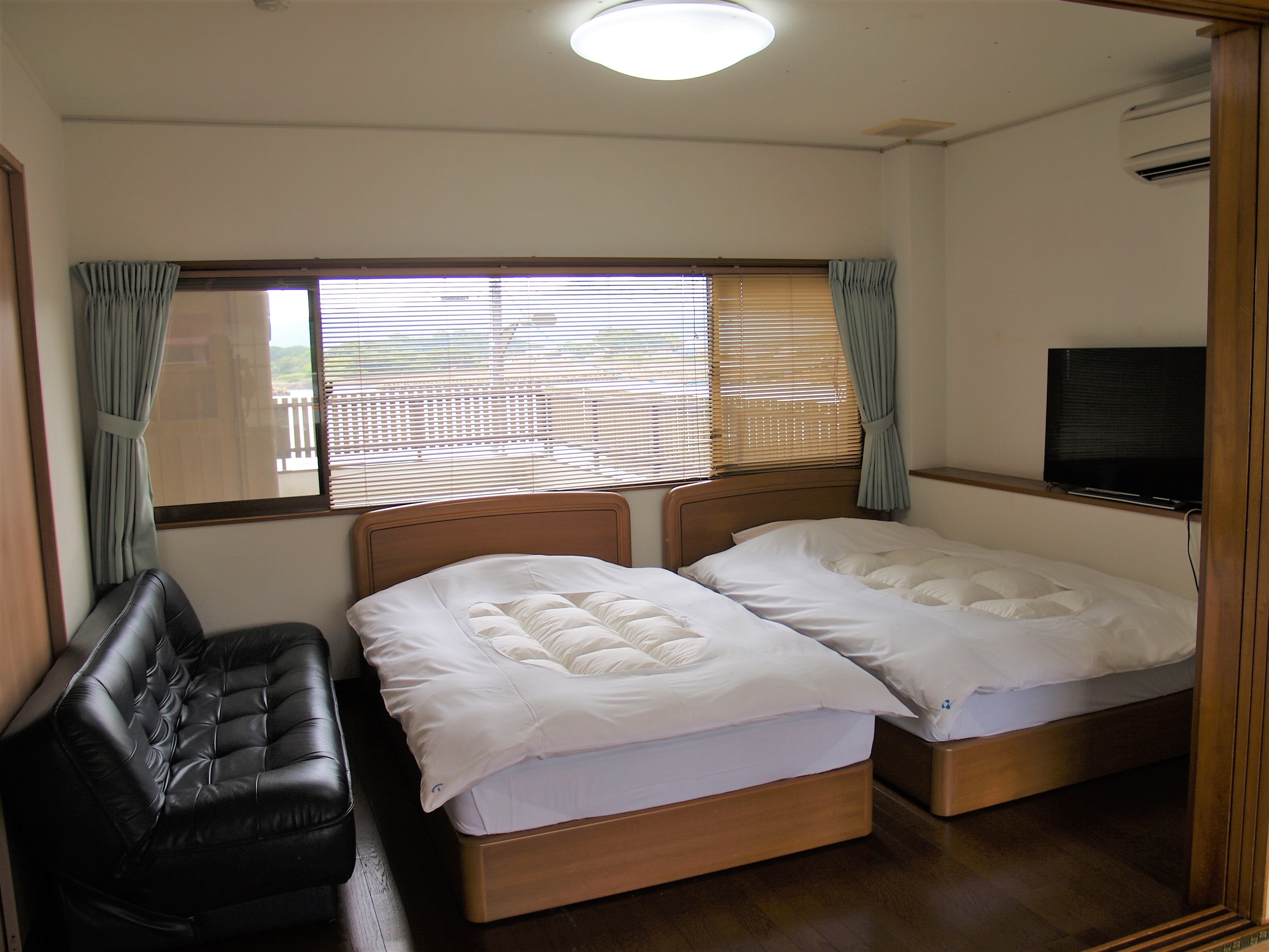 Deluxe Japanese-Western style semi-double bedroom