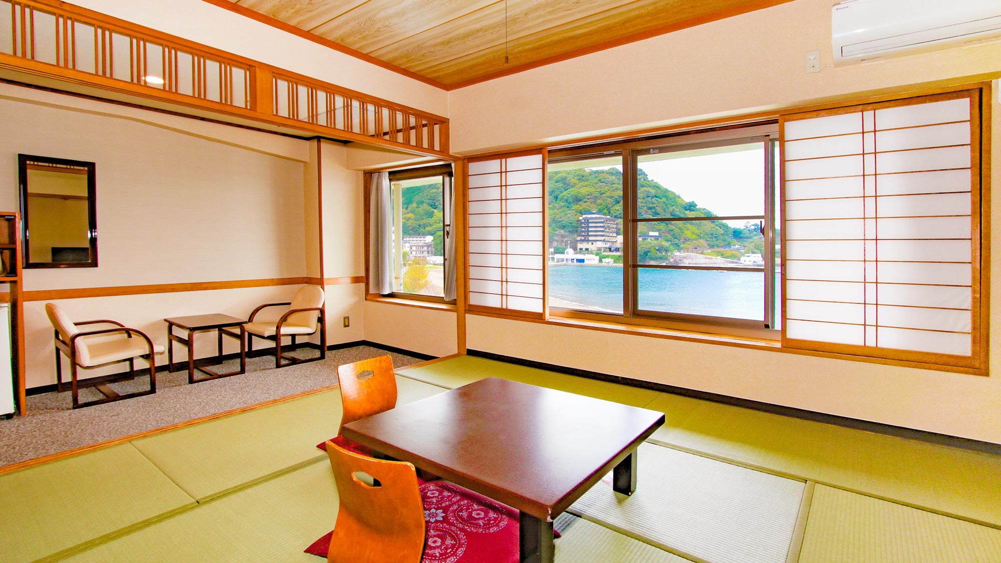 [Non-smoking] Japanese-style room <10 tatami mats> / Capacity ~ 4 people