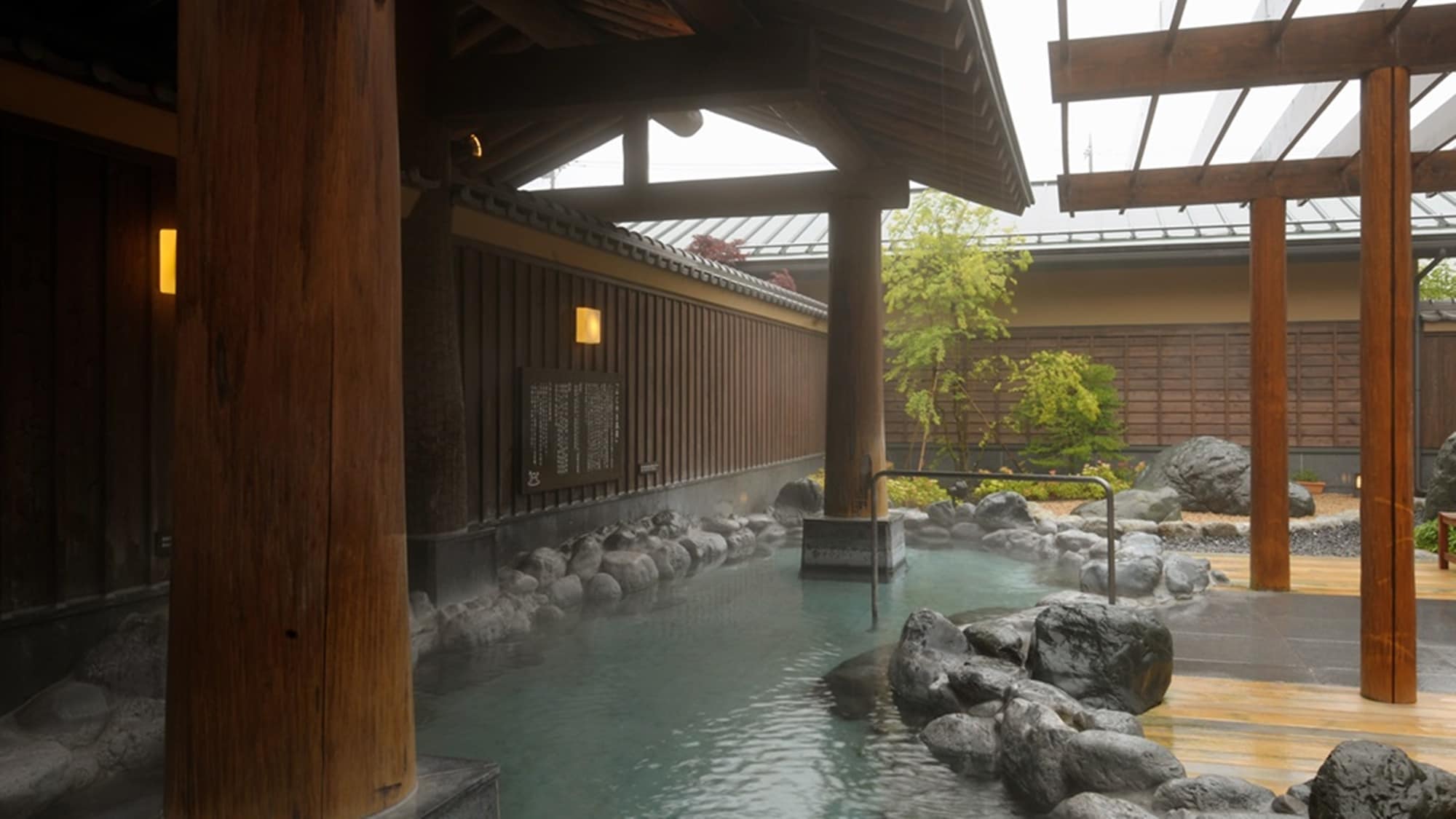 Fujiyama Onsen open-air bath * Image