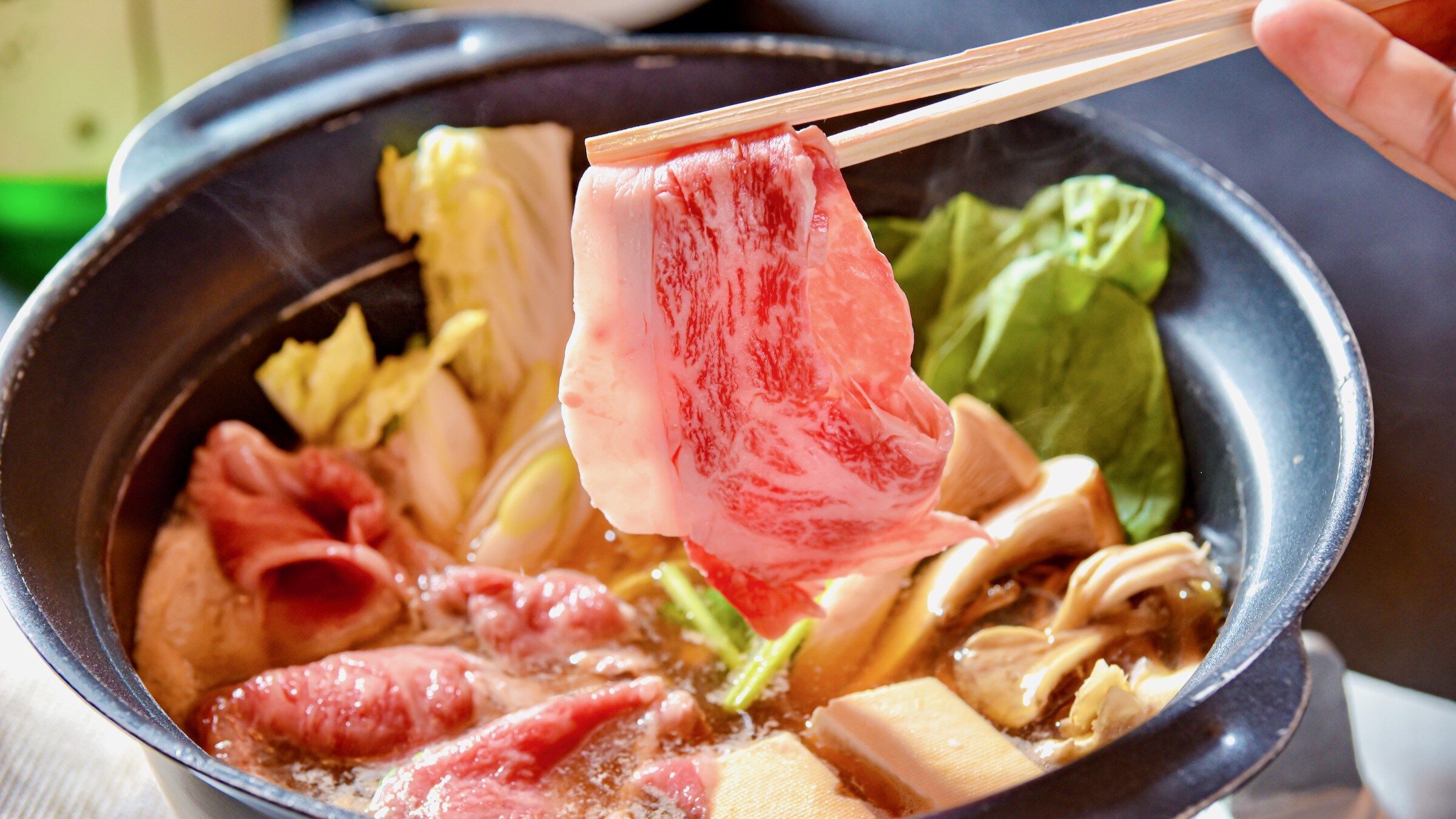Hotpot daging sapi lokal: lemak manisnya meleleh di mulut