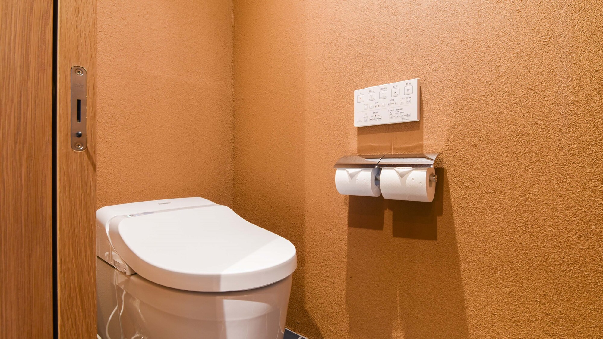 * [Example of room (new building nest common bath toilet)] Natural materials are casually blended into every corner of the room.