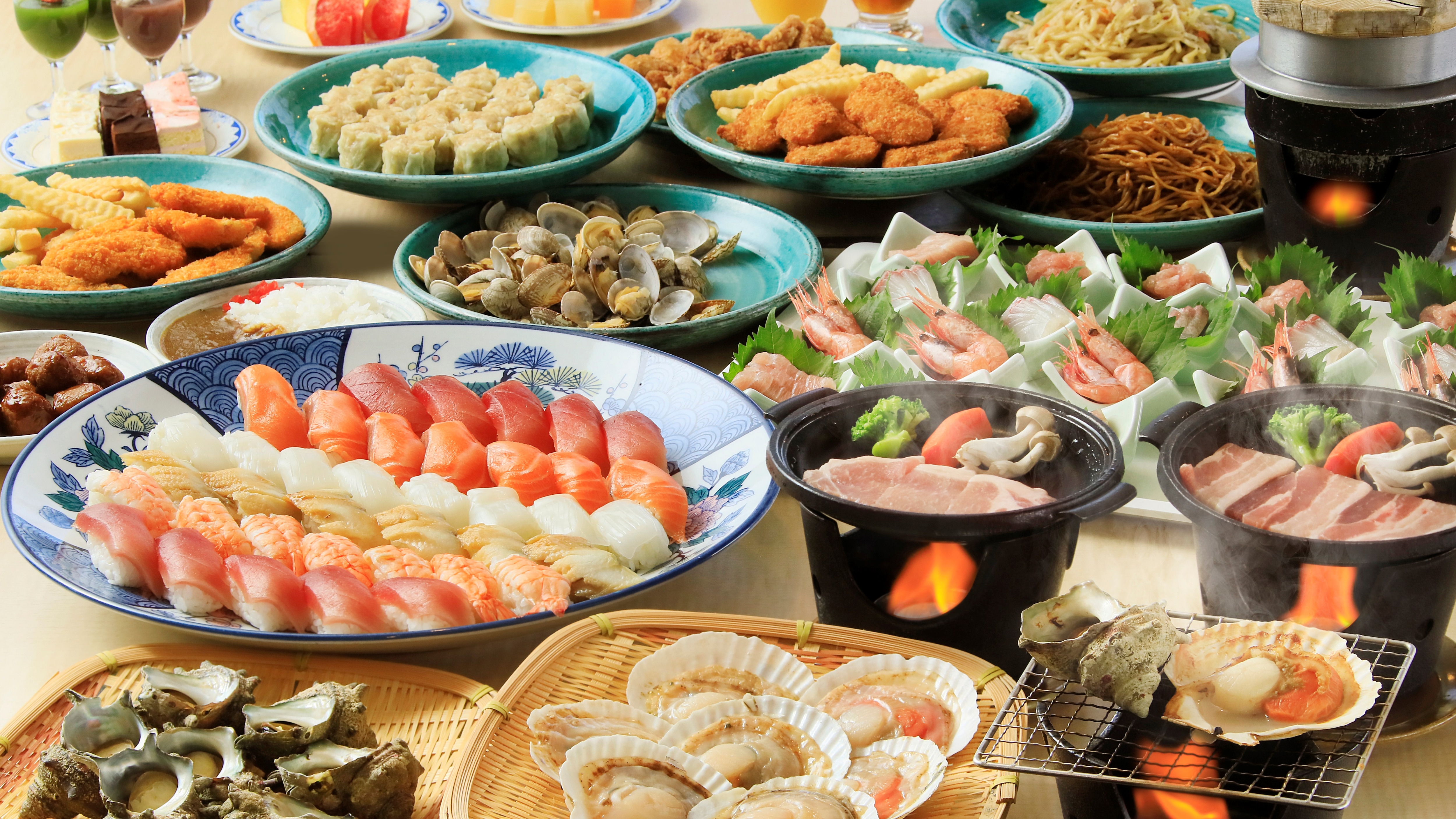 A dinner buffet with Japanese, Western and Chinese cuisine, with a focus on seafood!