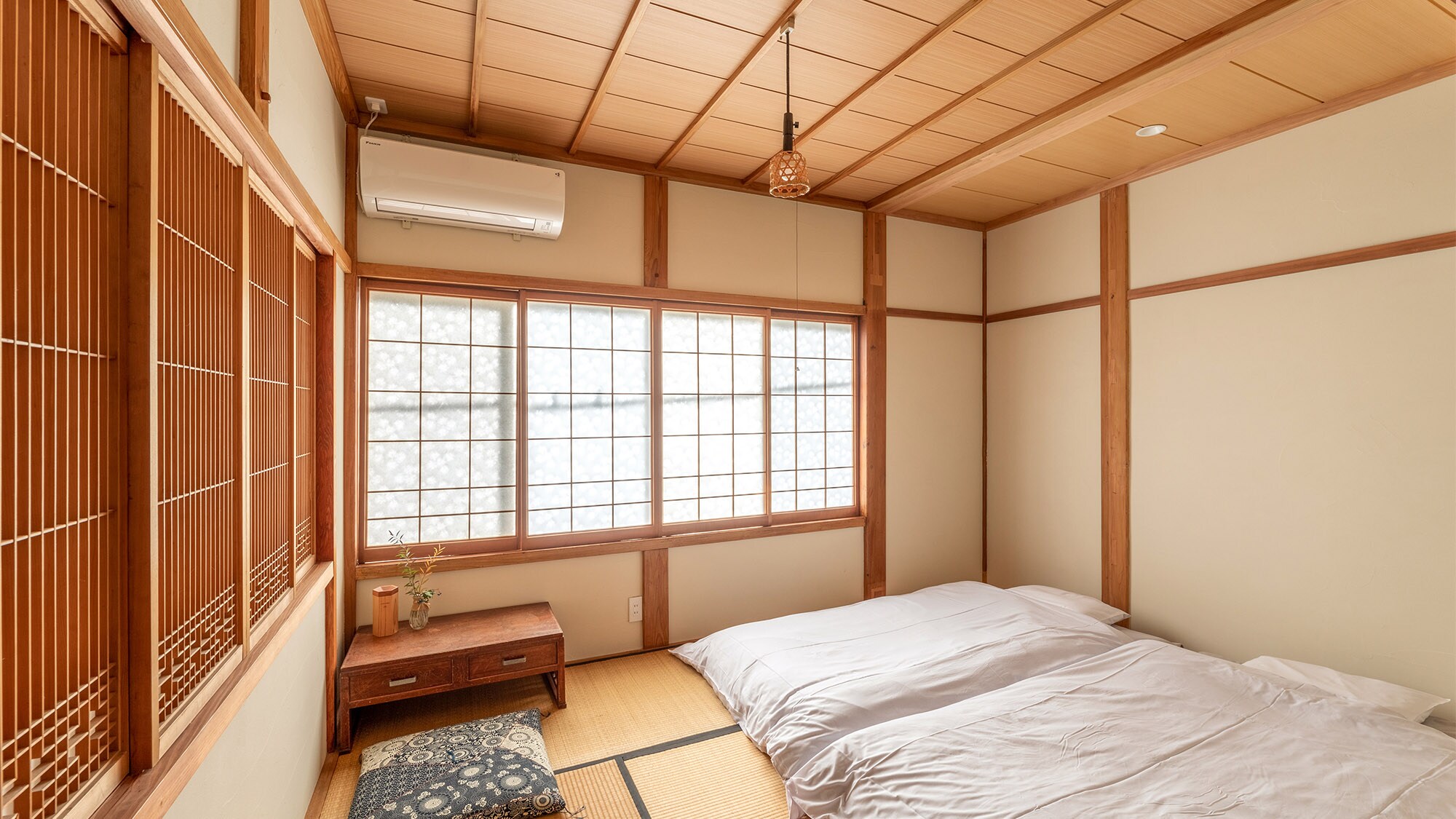・[Kamar twin bergaya Jepang] Kamar dengan dinding putih yang dicat dengan tanah diatom dan ruang dengan ukuran yang pas