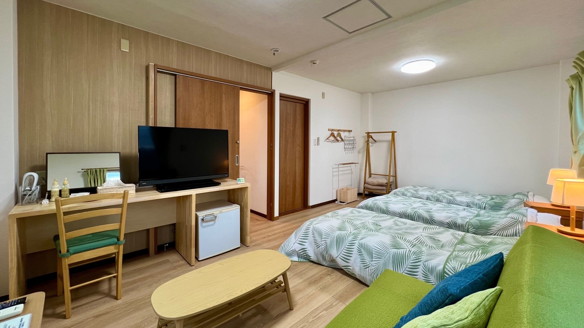 Main building 2nd floor Western-style room for 3 people Japanese-style room for 2 people Connecting room