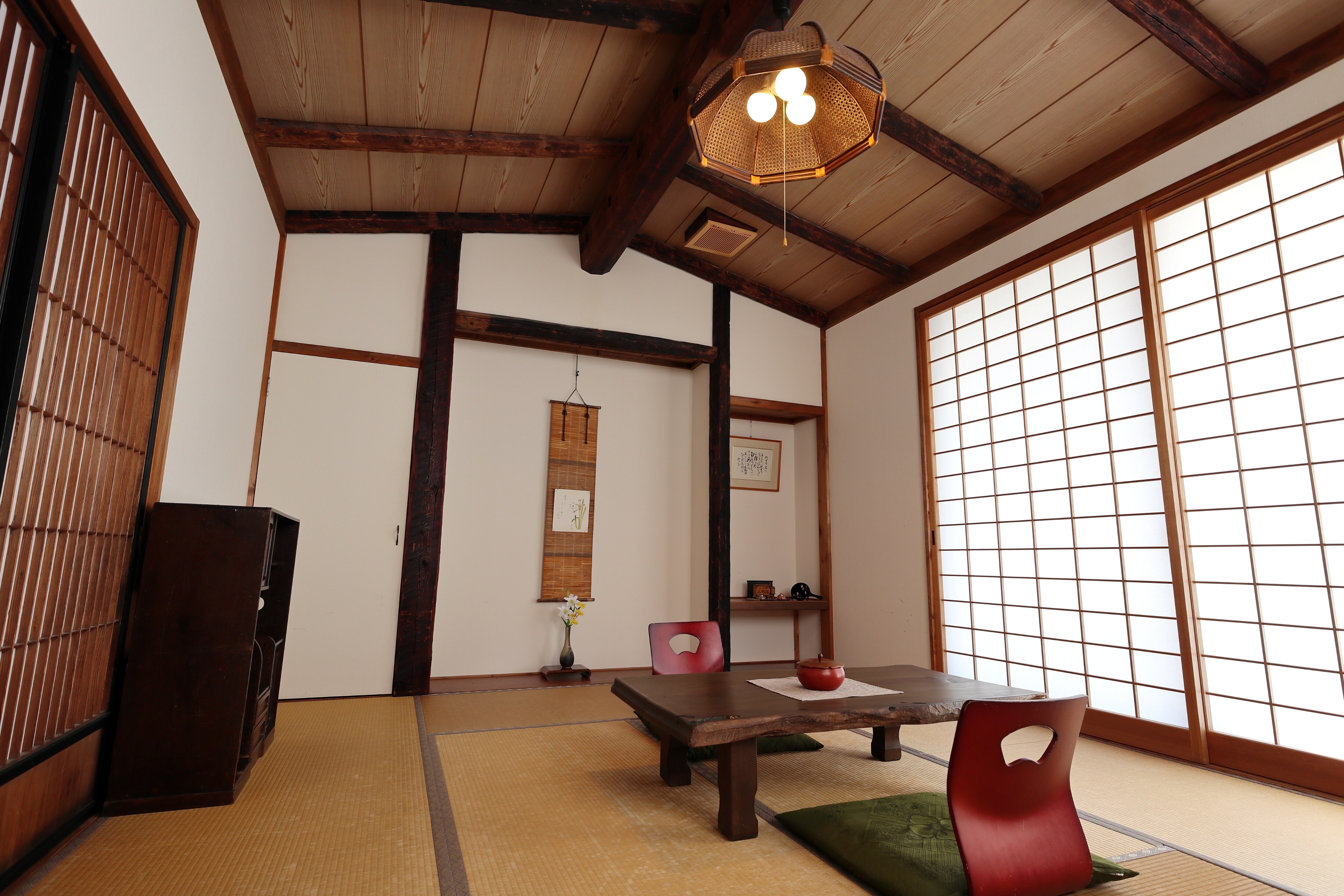 A private bath that you can use anytime, and a relaxing Japanese-style room with a veranda, "Kura / Asahi"