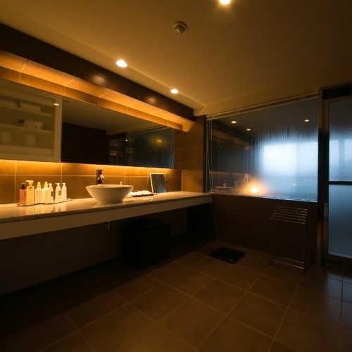 [Suite Eksekutif] Kamar mandi yang luas. Anda dapat mempersiapkan berdampingan bersama-sama.
