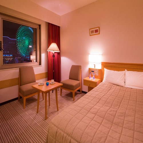 ■ Semi-double ■ 19.2 square meters, bed width 121 cm semi-double bed room. The best night view that Yokohama is proud of