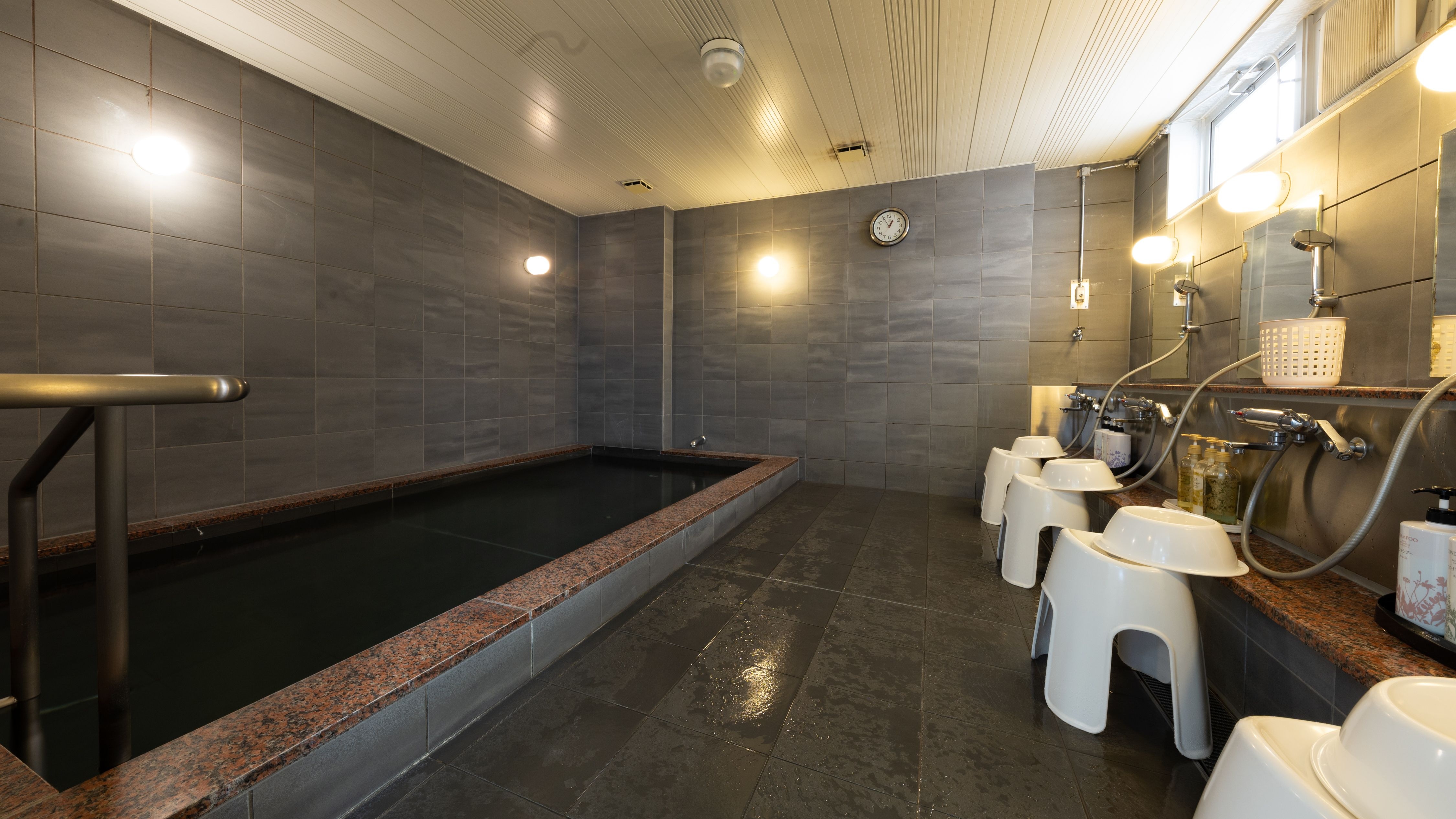 ◆The first floor has a large bath that is alternated for men and women.