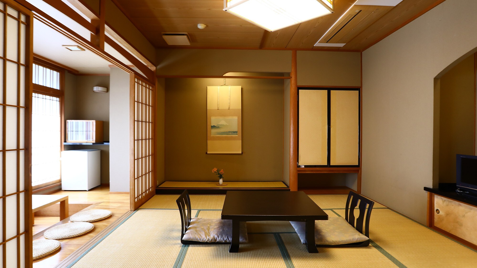 ◇ [Standard] Relaxing and spacious Japanese-style room (non-smoking, 10 tatami mats). (Example of floor plan)