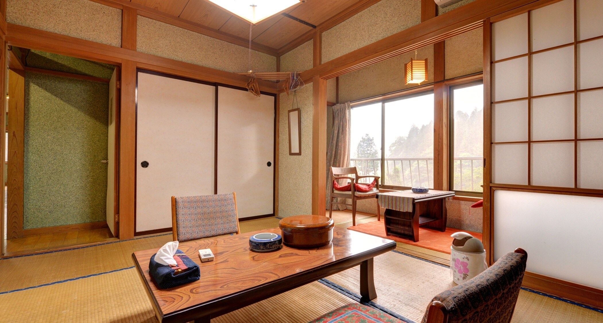 *Japanese-style room with 6 tatami mats (example of guest room) / Main building, new building, mountain side, river side view are all at the discretion of the inn