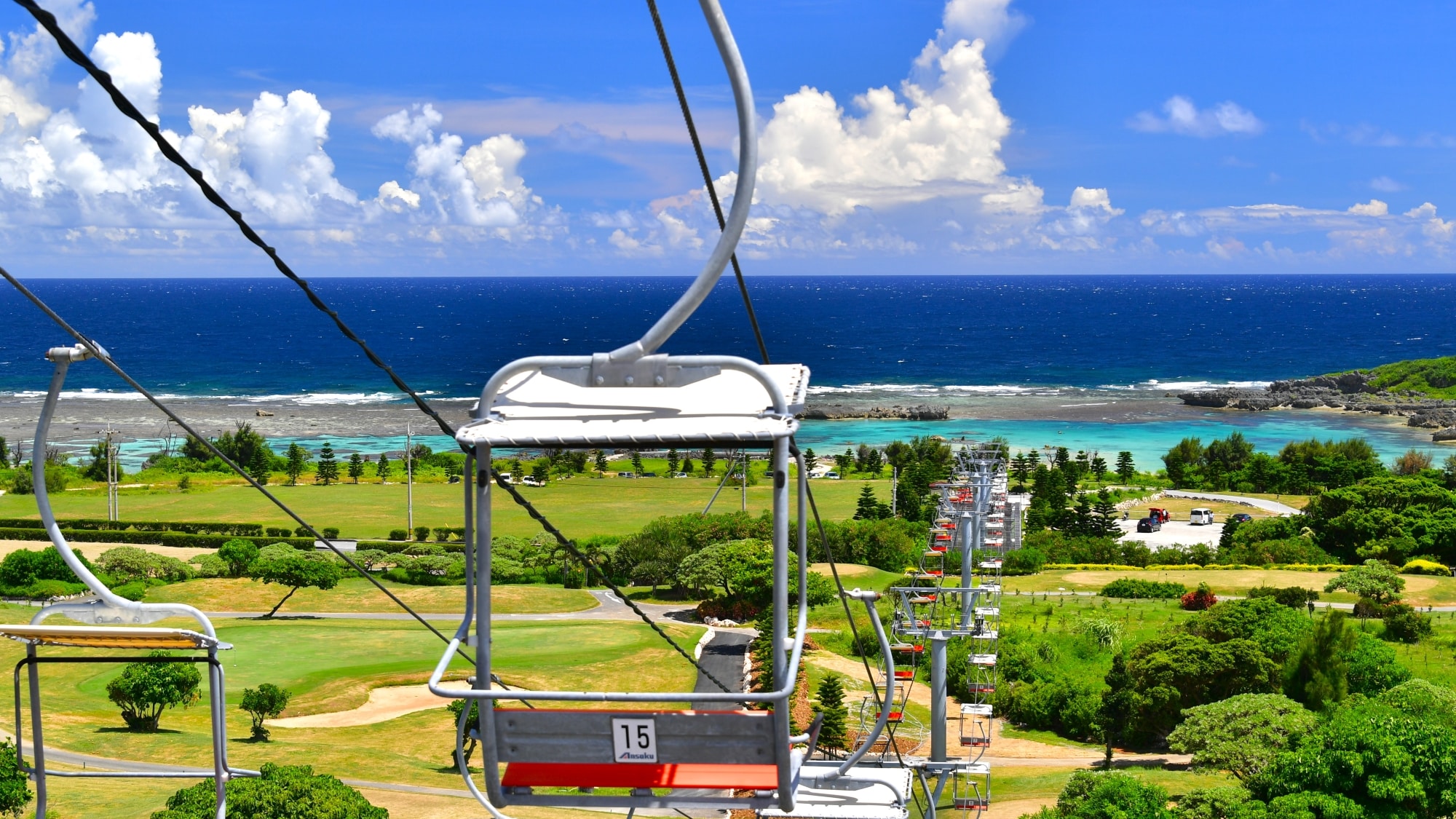 [The Shigira Lift "Ocean Sky"] Okinawa's first pair lift, take a breathtaking stroll through the air.