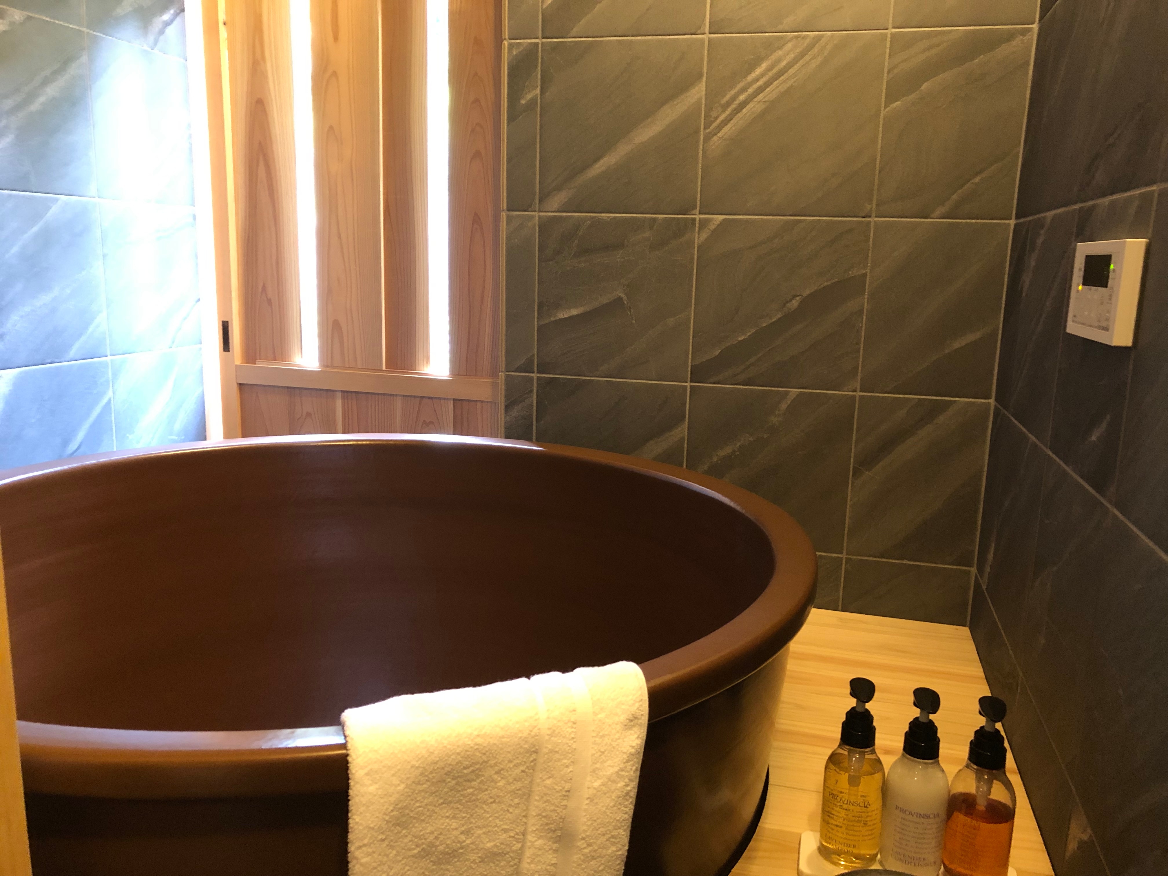 Cottage B (bath)