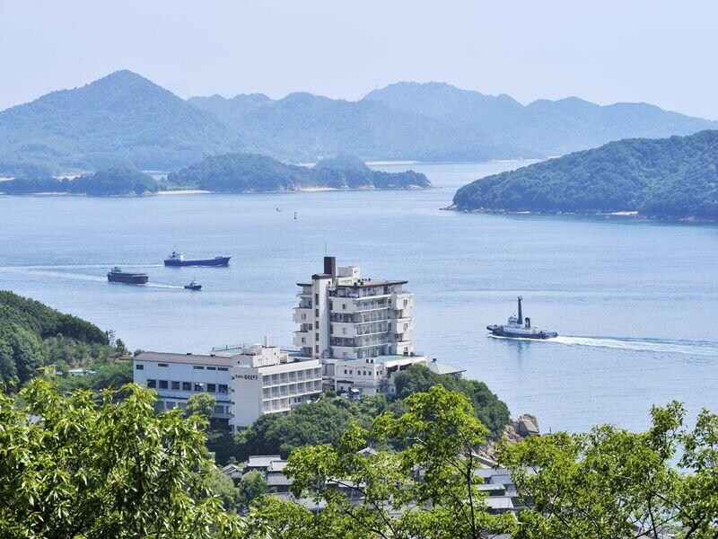 设施外观：建在濑户内海的海岬上，位于夕阳西下的美丽地点。