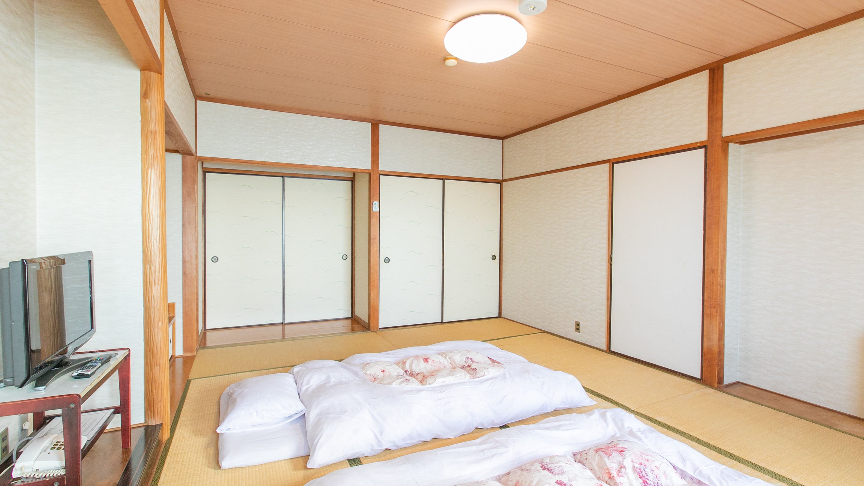 [Non-smoking] Japanese-style room for 1-3 people (shared bathroom and toilet)