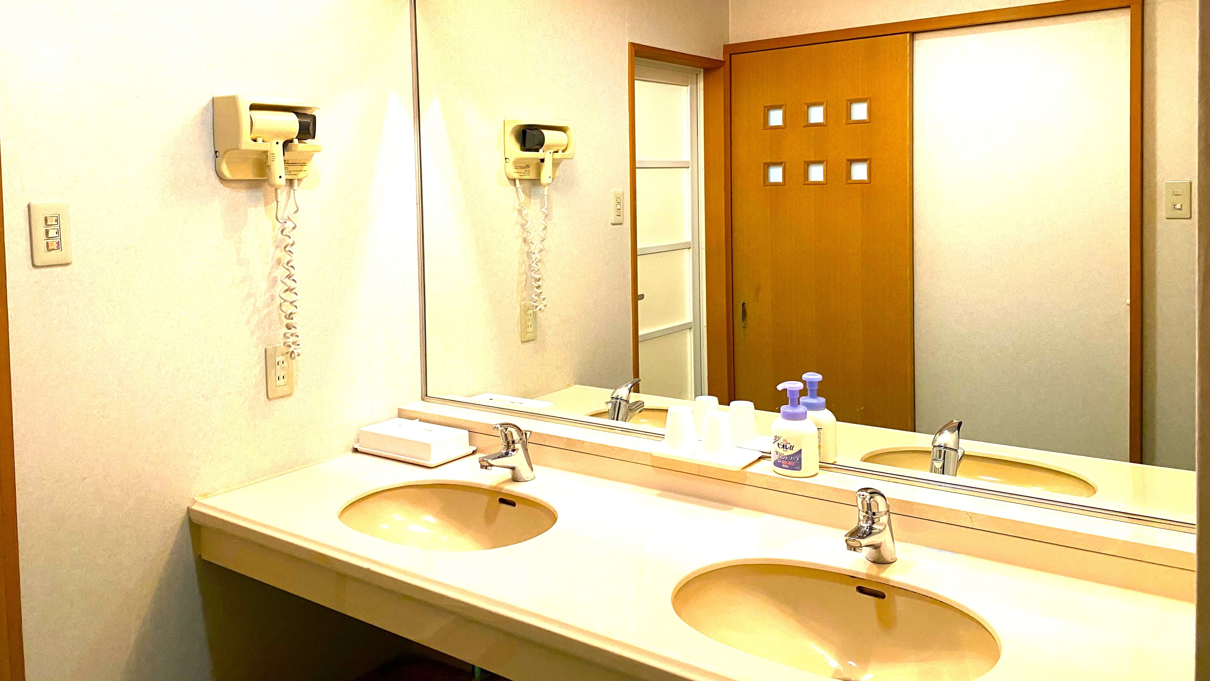 Japanese-style room [washroom]