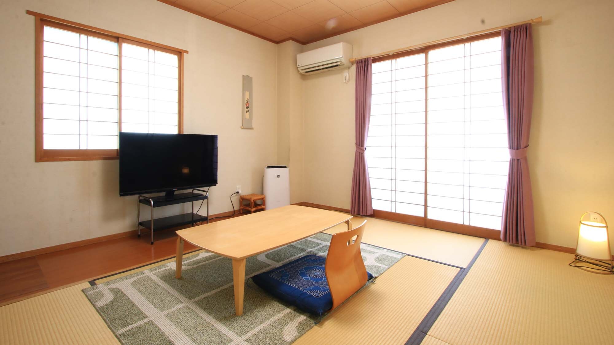 Japanese-style room (8 tatami mats)