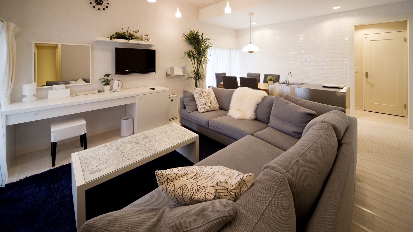 Hotel Holiday Living