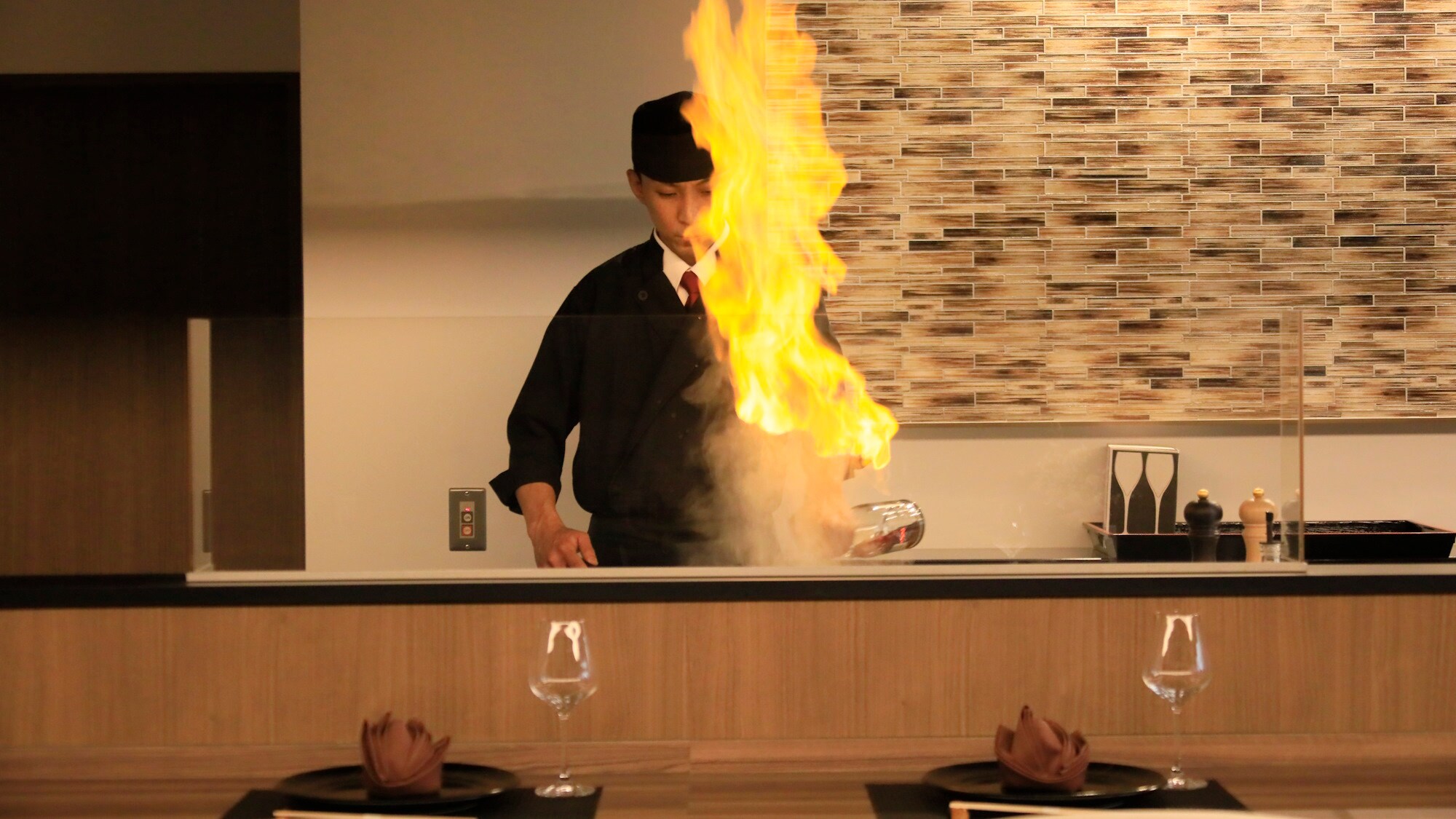 【餐廳】主打牛排現場廚房烤製