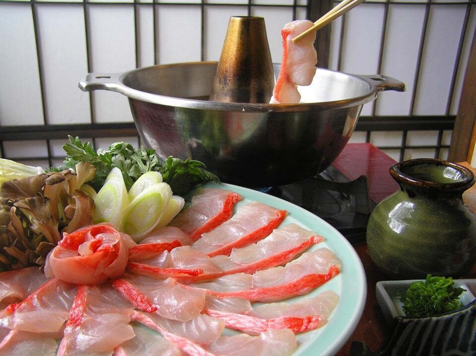 Món lẩu shabu-shabu cá tráp đỏ Inatori đích thực rất ngon.