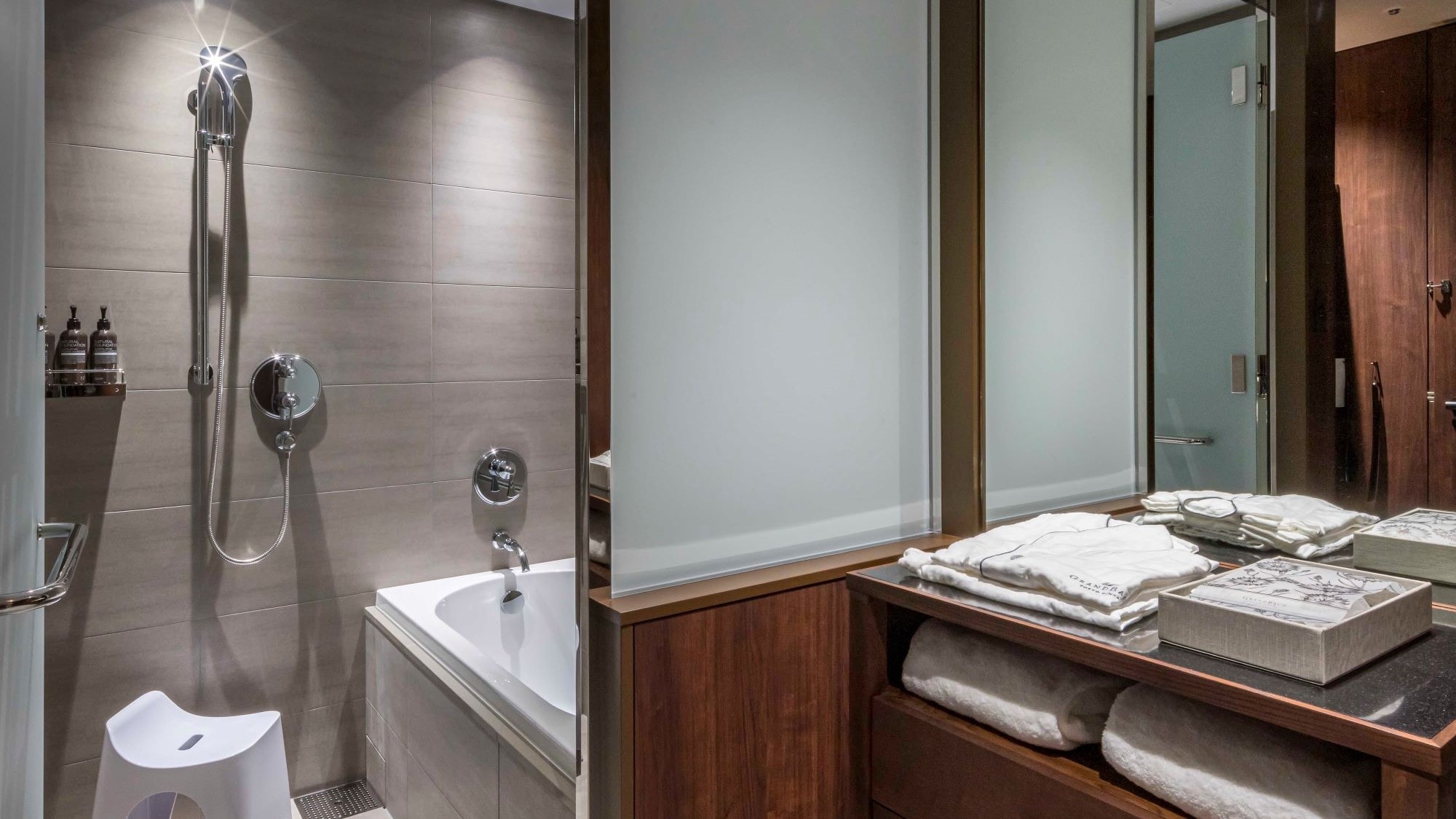 Kamar mandi double B