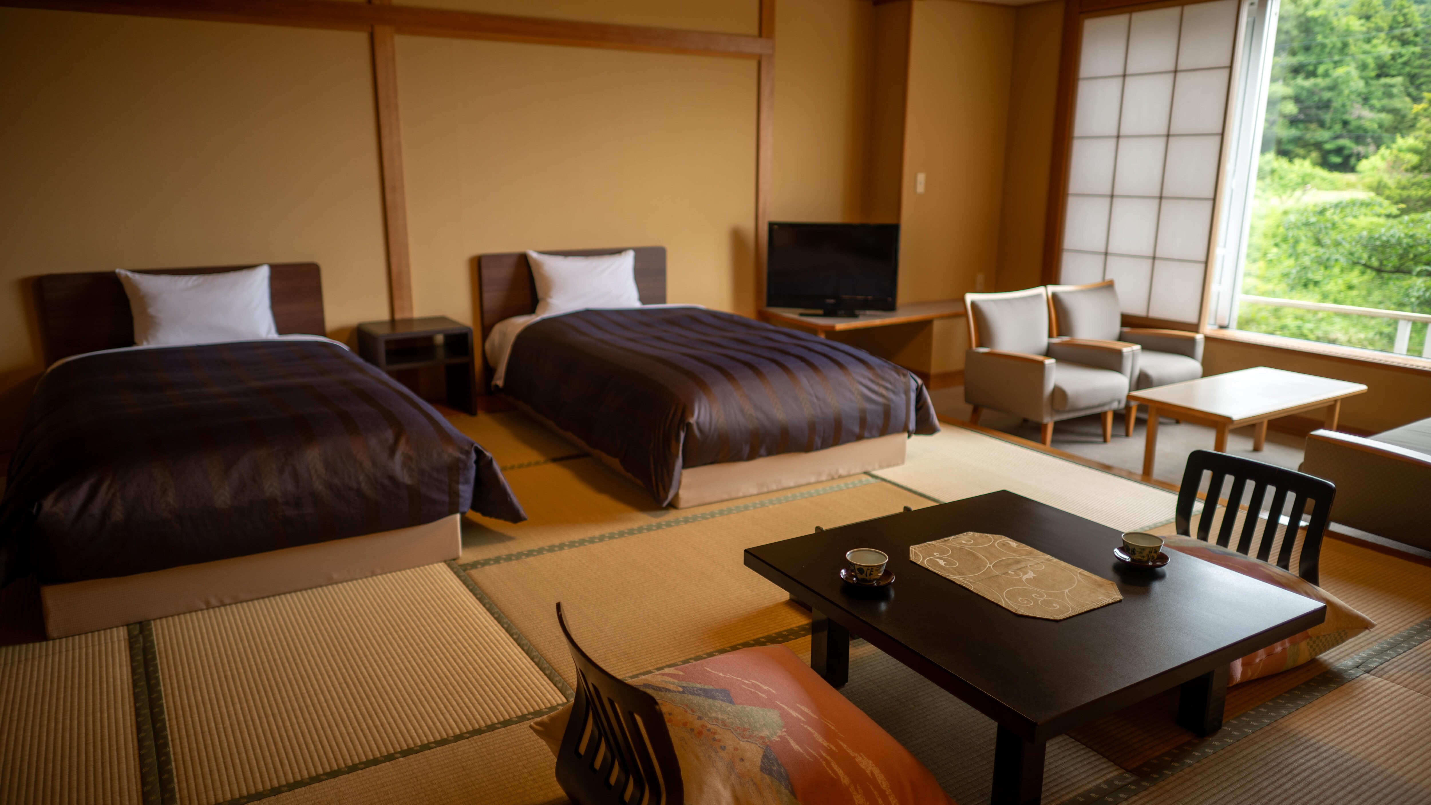 [Kamar tidur bergaya Jepang 12,5 tikar tatami | Ryounkaku] Kamar bergaya Jepang dengan tempat tidur semi-double.