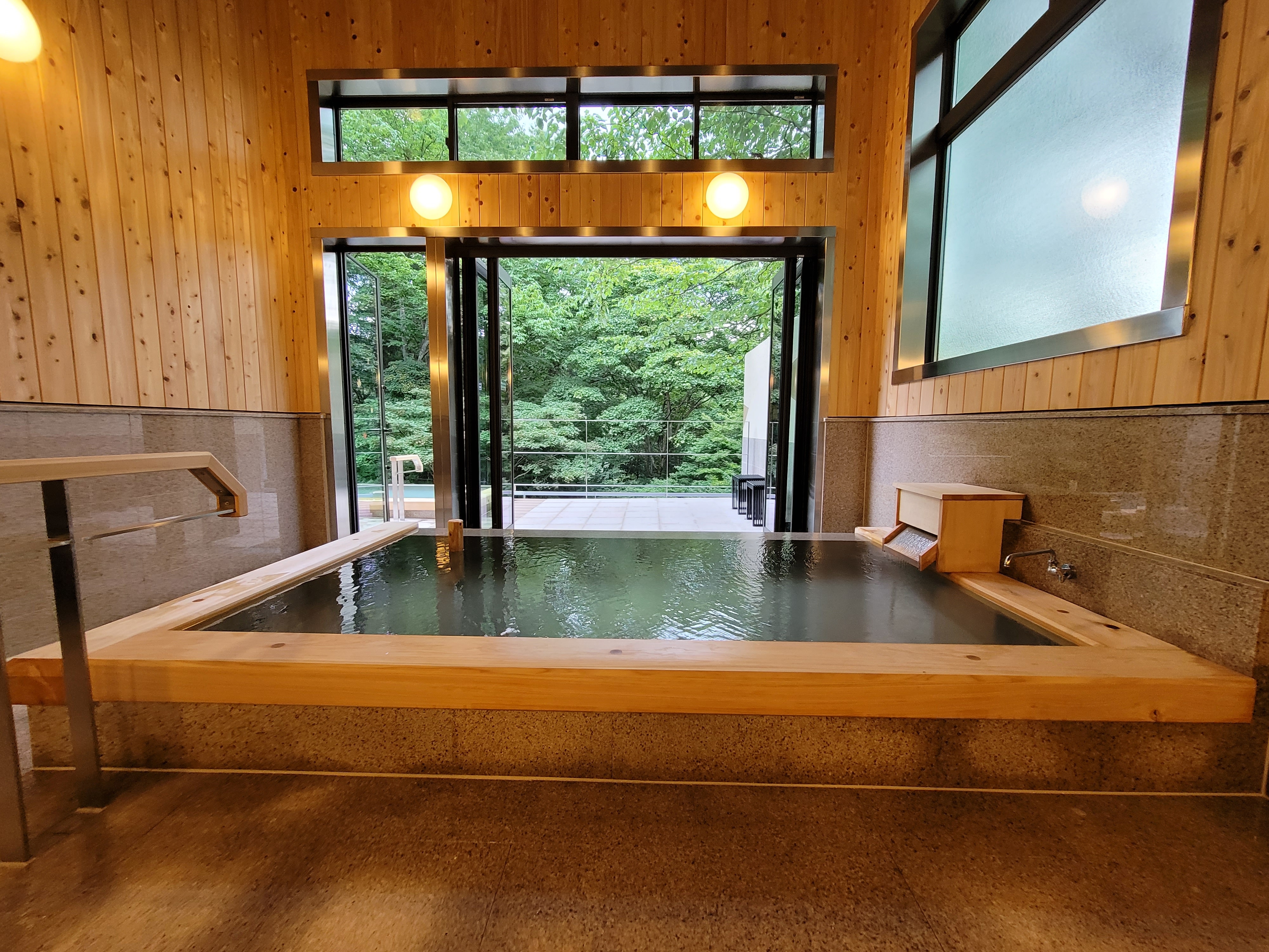 Women's indoor bath