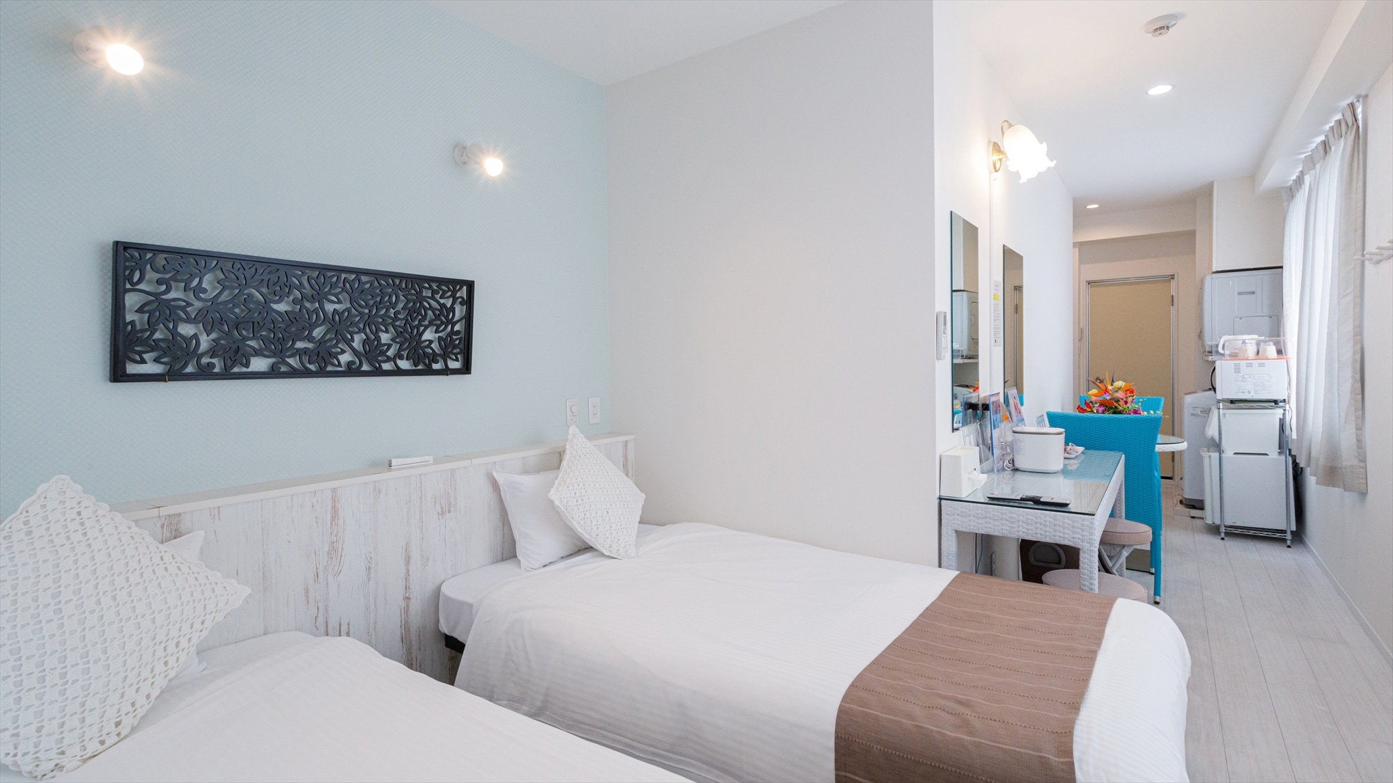 Light Condo Twin Room
