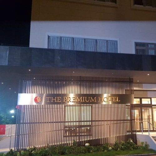 Hotel exterior. The restaurant on the first floor is open until 22:00 (last orders 21:30).