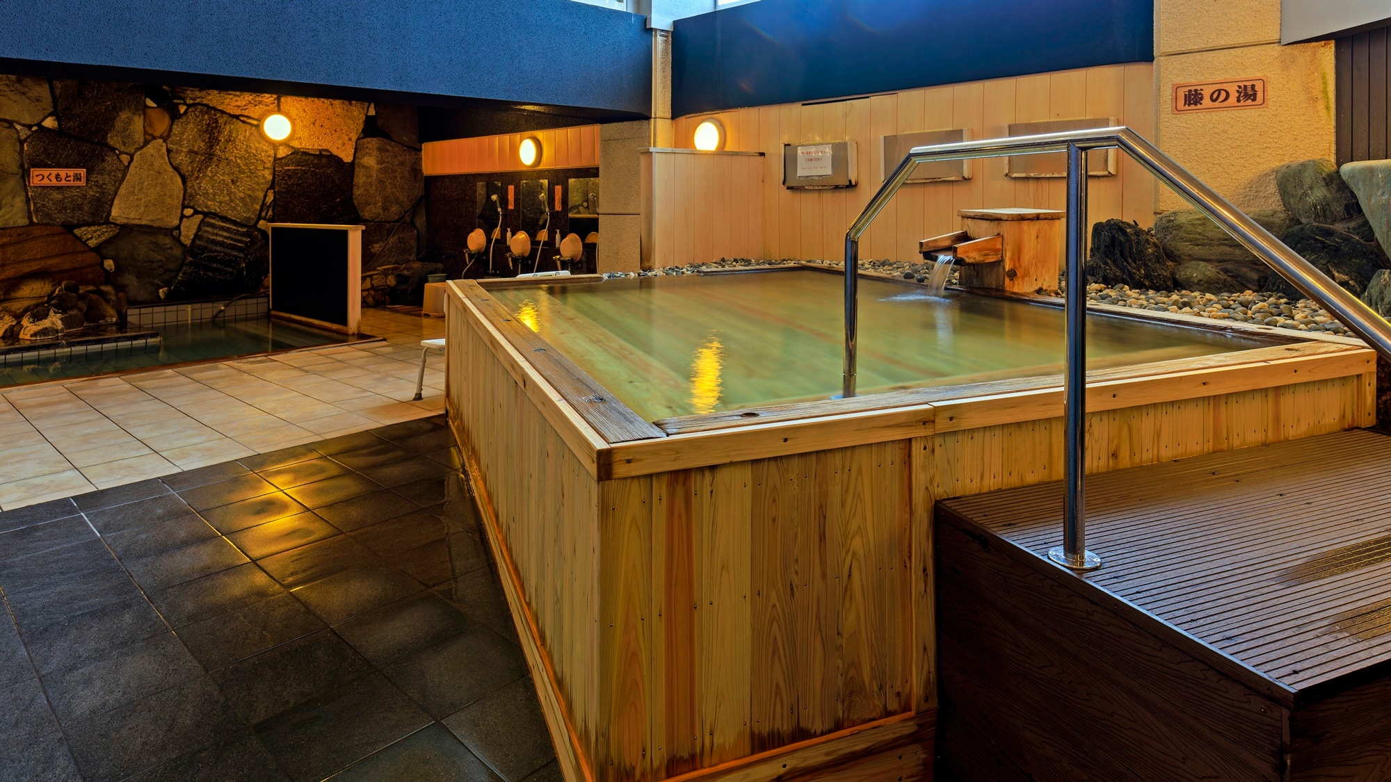 *[Large communal bath/Yoimachi] Enjoy 2 types of hot springs with different quality, "Fuji no Yu" and "Tsukumoto no Yu".