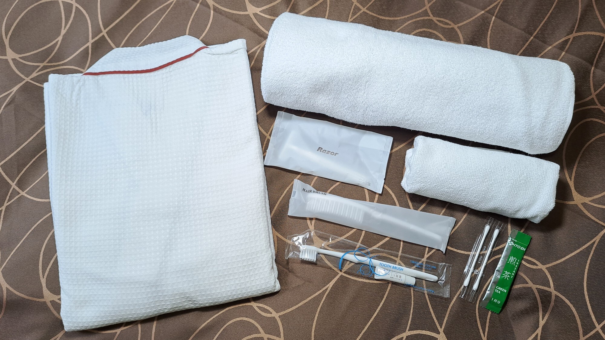 Amenities: Please bring anything other than towels from the amenity bar in front of the front desk on the 1st floor.