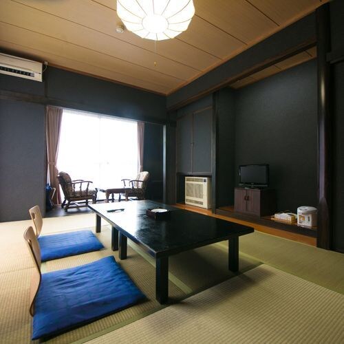 Japanese-style room
