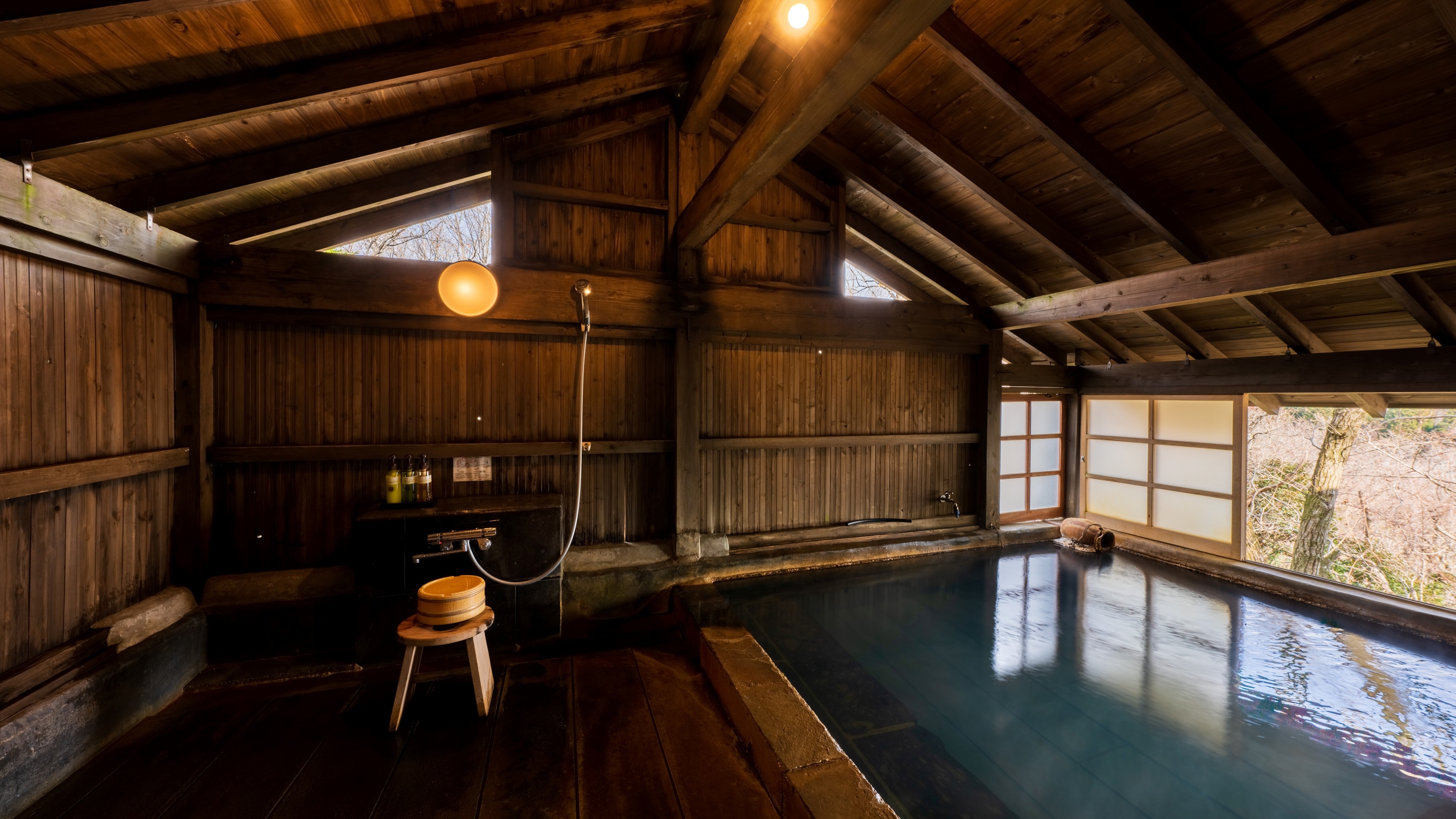An example of a Japanese-Western style room "Uchiyu"