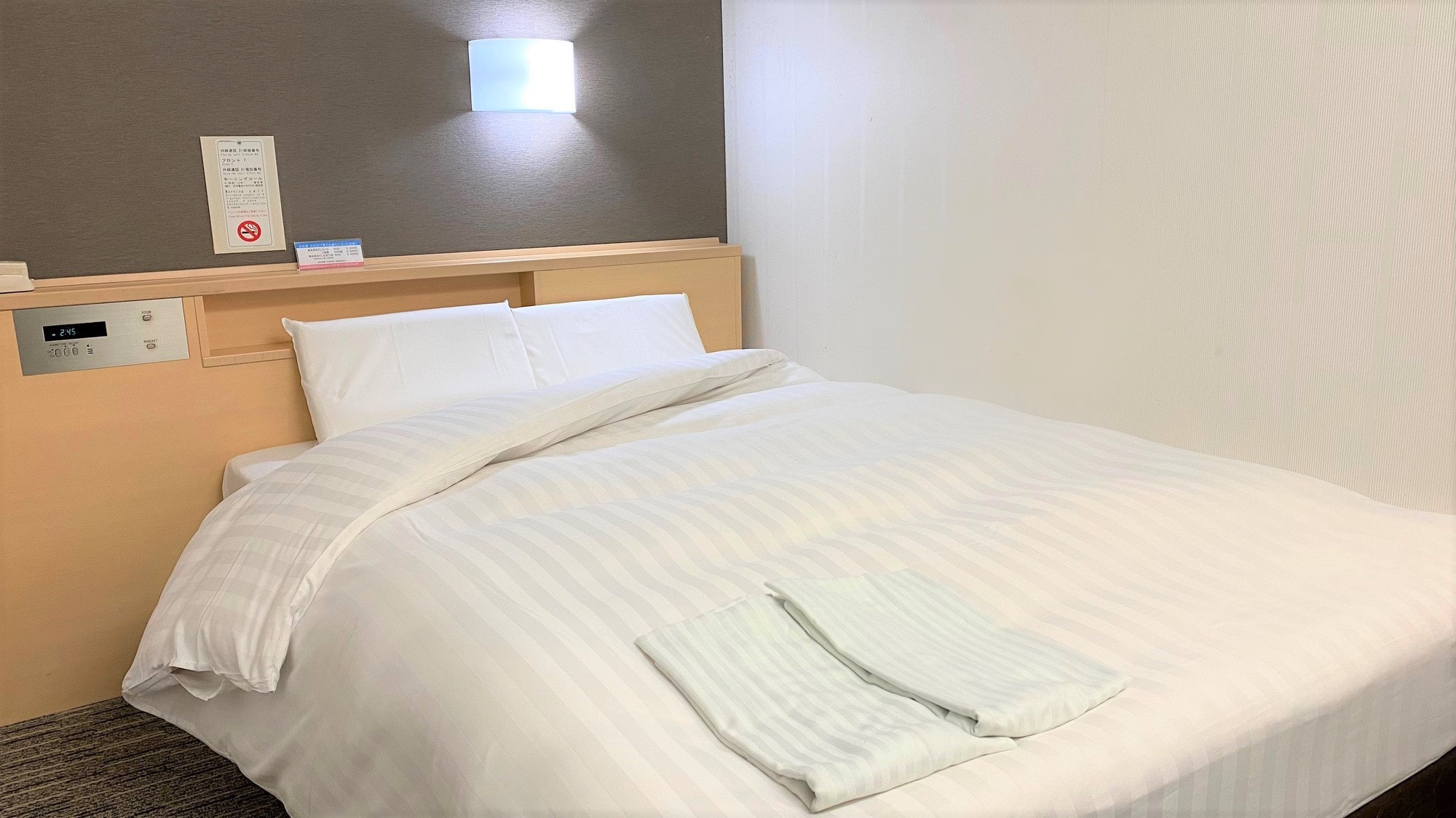 Tempat Tidur Kamar Deluxe Single di Gedung Utama