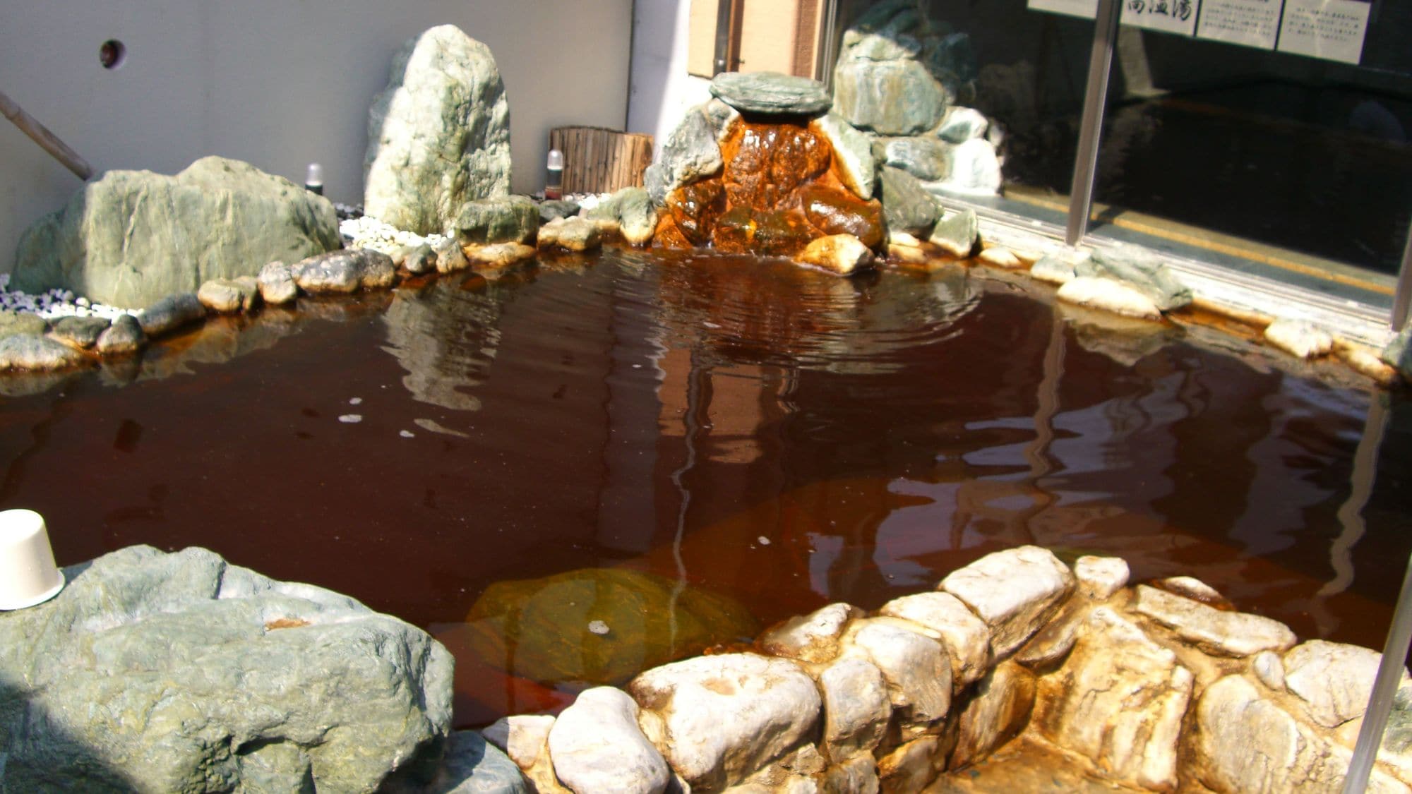 Natural hot spring facility/open-air bath attached to the hotel