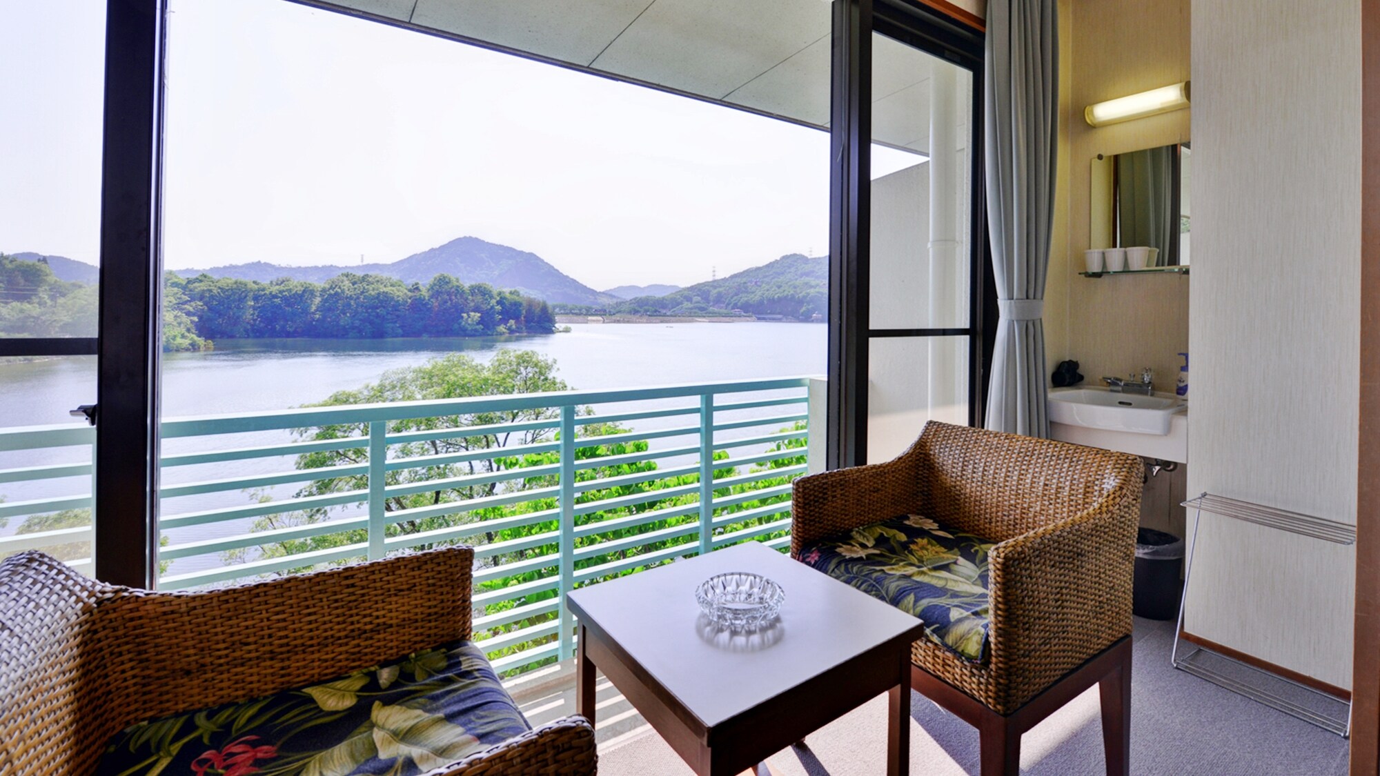 * Japanese-style room (example of guest room) / All rooms have lake view. It is worth seeing how Owarifuji standing on the opposite bank is dyed red.