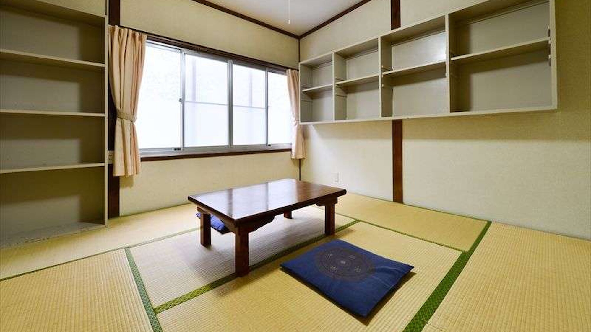 [ส่วนบริการตนเอง] เสื่อทาทามิ 8 ผืน