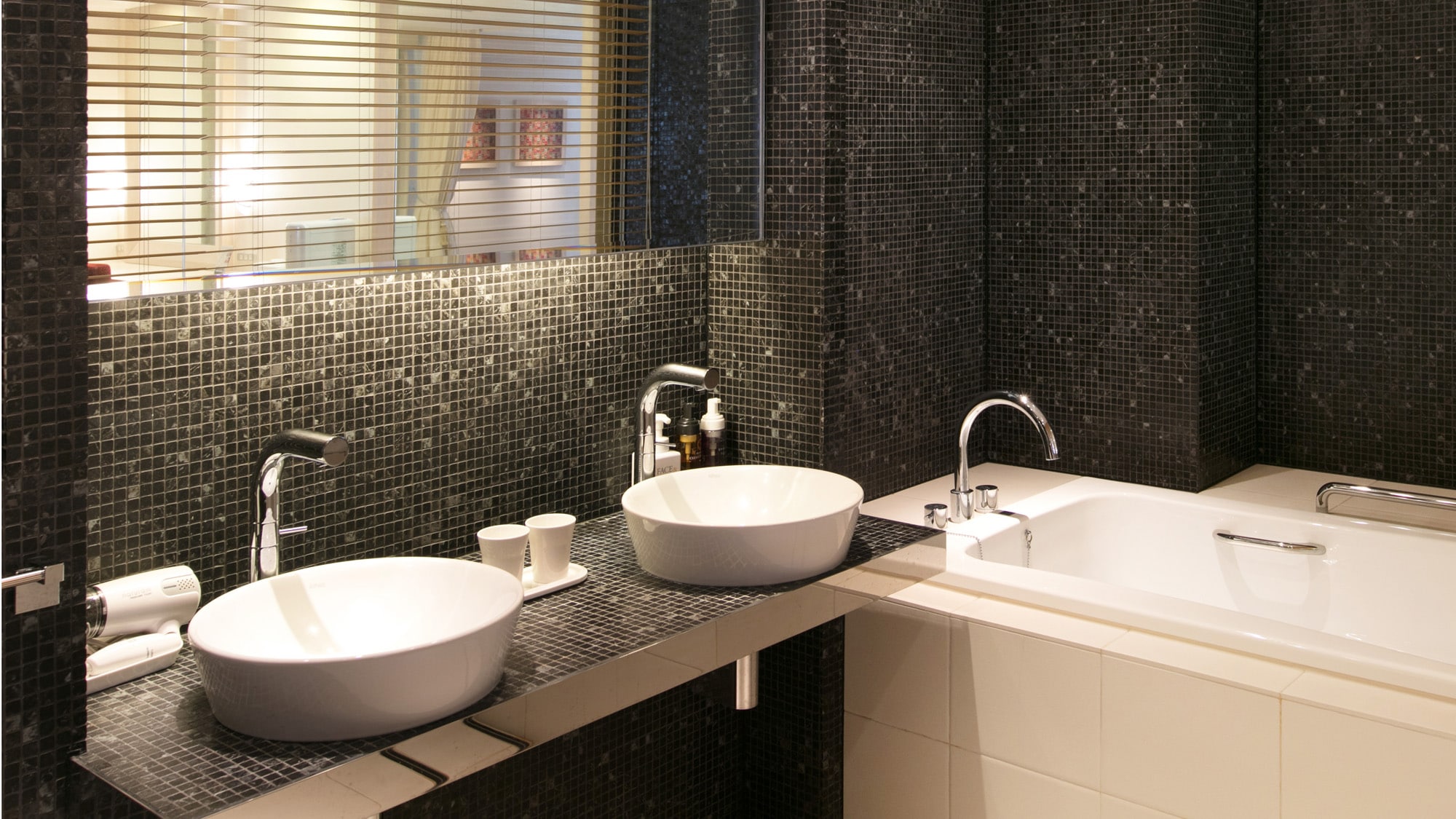 The Tower Suite ◆ (75 m2) [Tower Building] 14th floor [Non-smoking] Enjoy an elegant stay with a luxurious bathroom