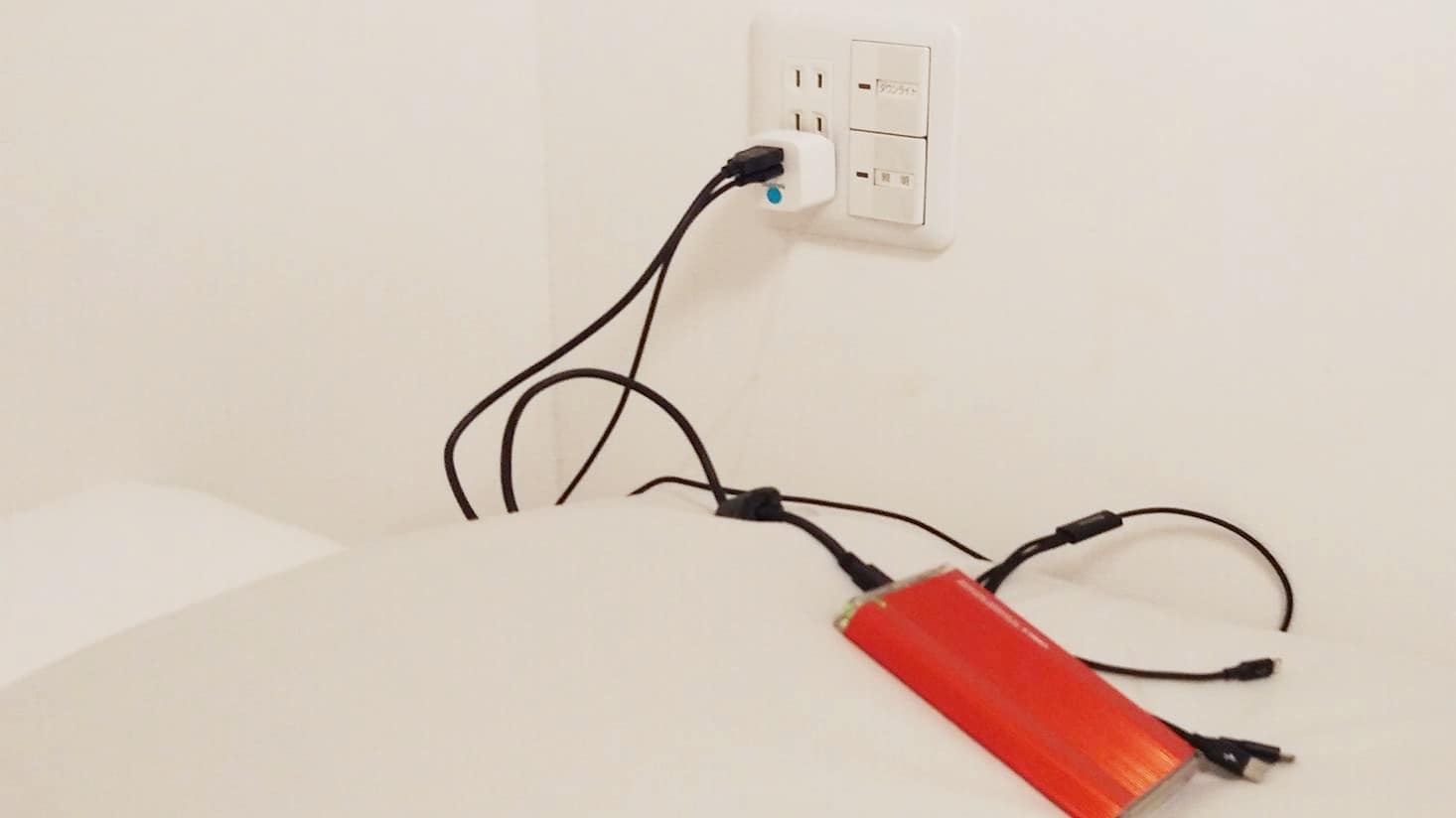 Separate single room: with power outlet at bedside