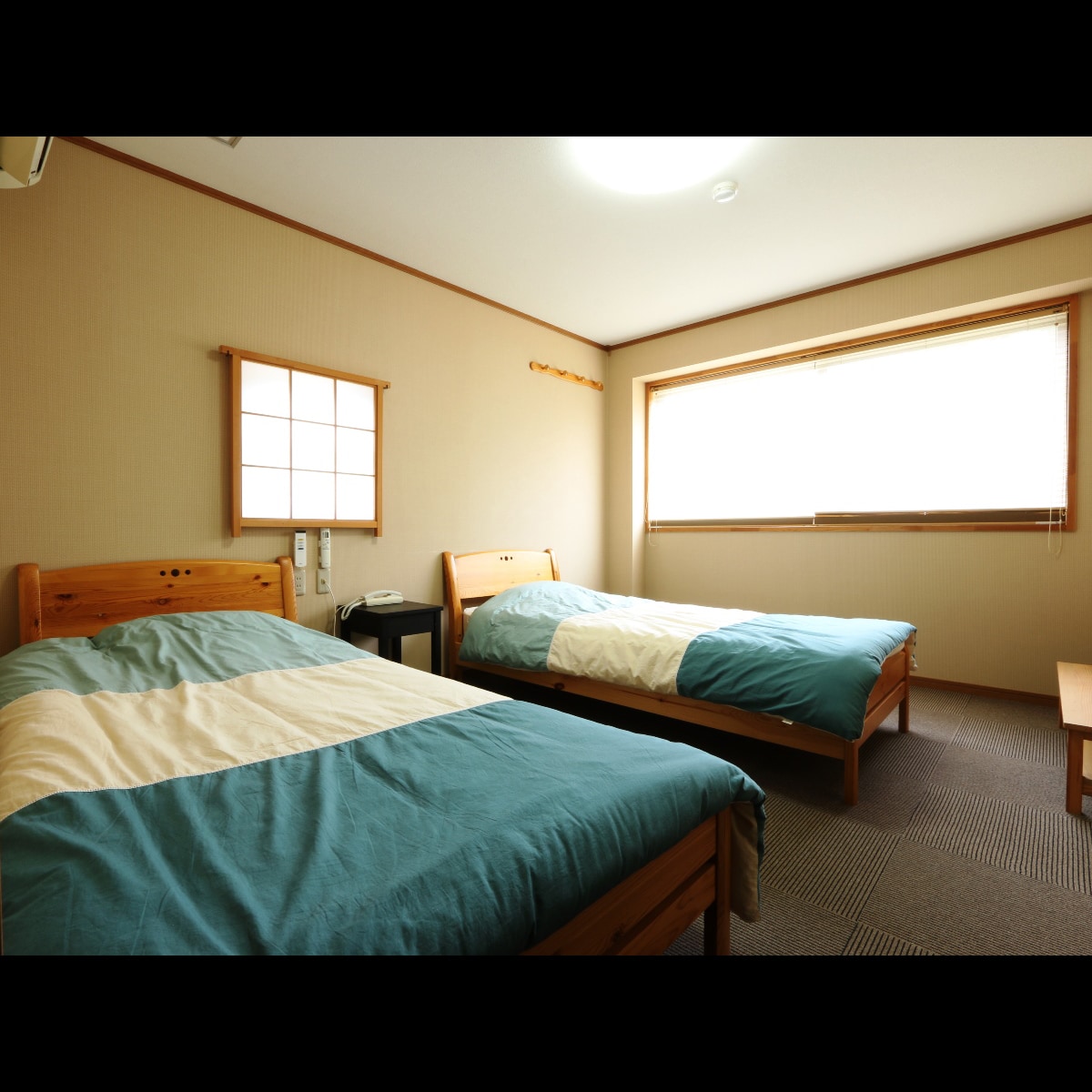 Western-style twin room