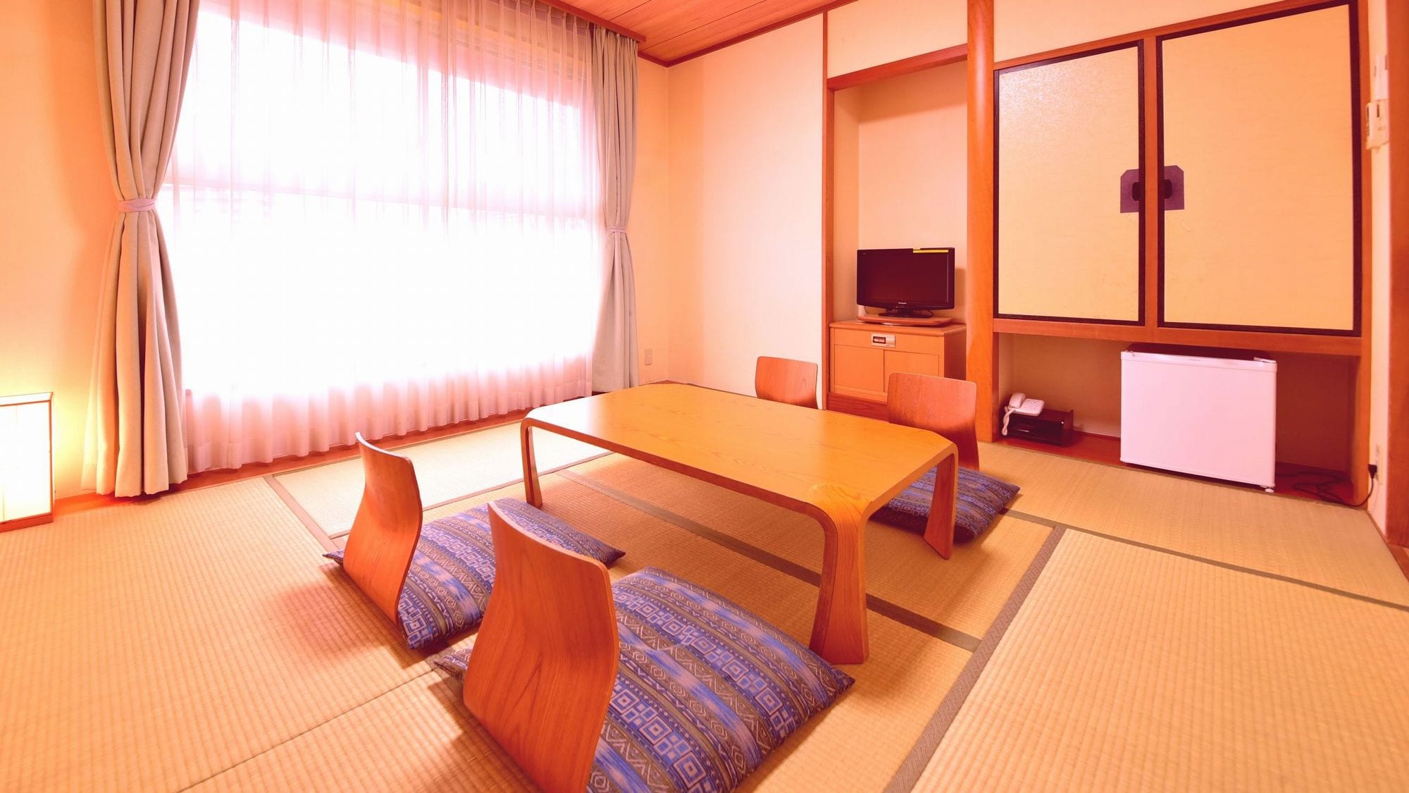 ■ Japanese-style room (8 tatami mats) (no bath) [Non-smoking]