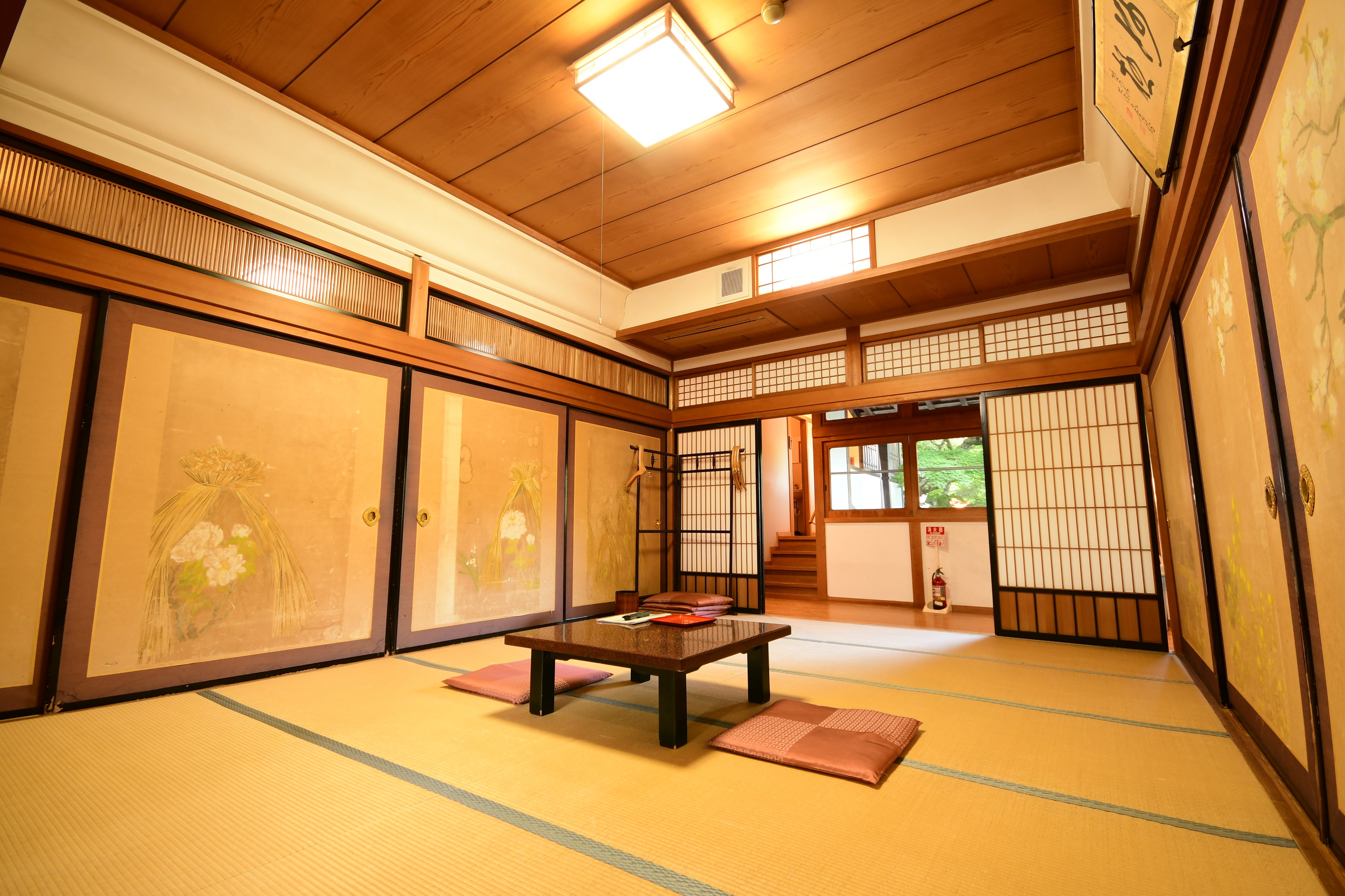 An example of a Japanese-style room with sliding doors (12-15 tatami mats) (with air conditioning and Wi-Fi)